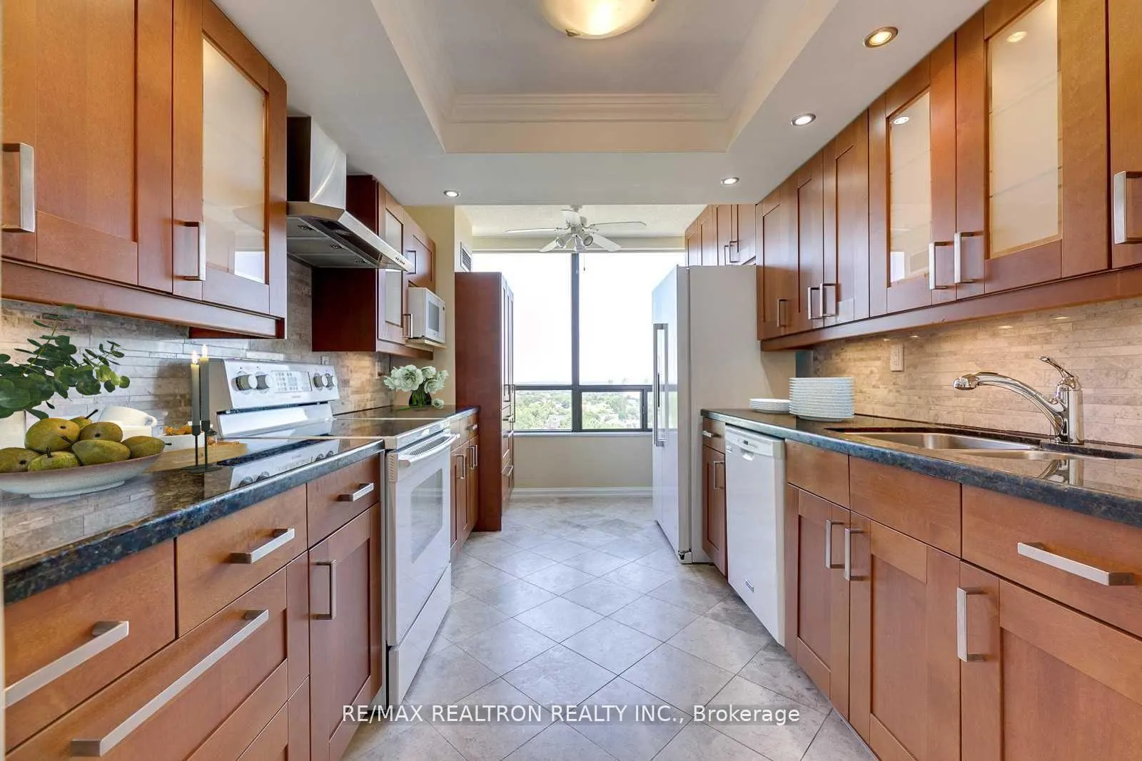 Photo 3 of Unit 1609, 7460 Bathurst Street, Vaughan, Brownridge — HOMEH