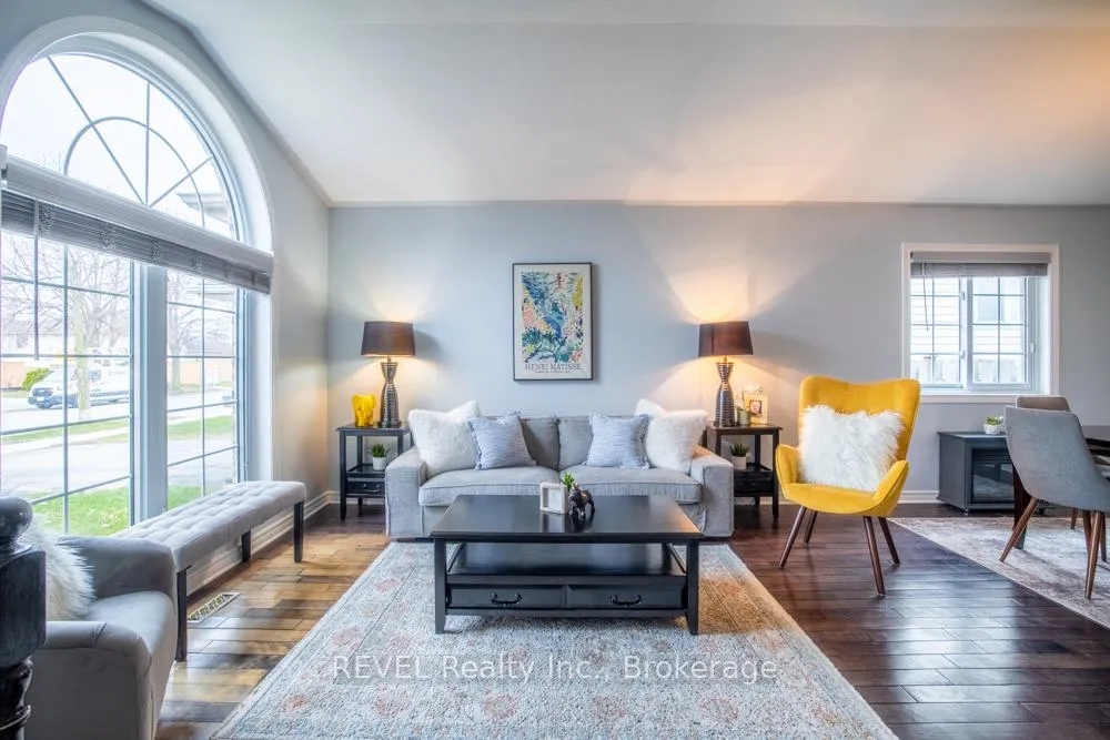 Photo 4 of 8205 Harvest Crescent, Niagara Falls, Ascot — HOMEH