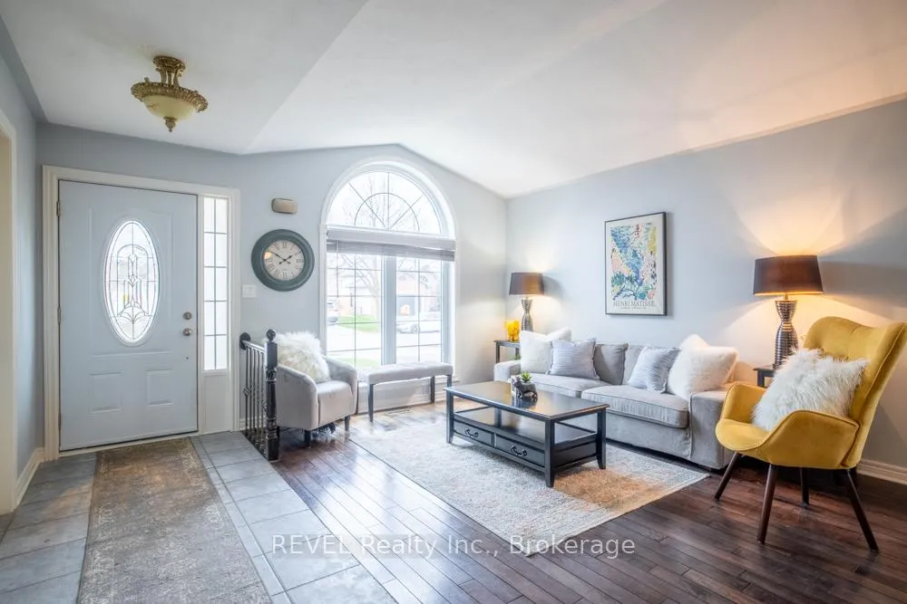 Photo 5 of 8205 Harvest Crescent, Niagara Falls, Ascot — HOMEH
