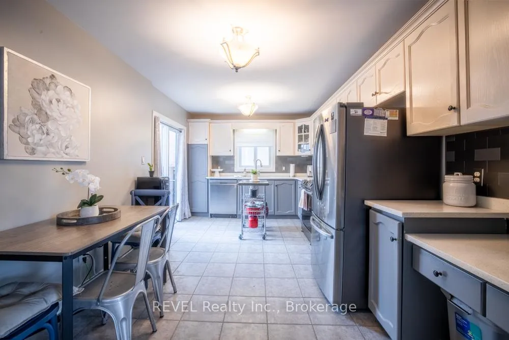 Photo 10 of 8205 Harvest Crescent, Niagara Falls, Ascot — HOMEH