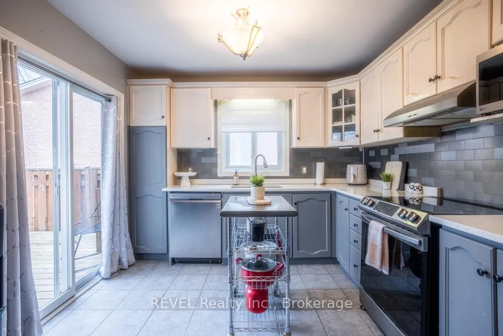 Photo 11 of 8205 Harvest Crescent, Niagara Falls, Ascot — HOMEH