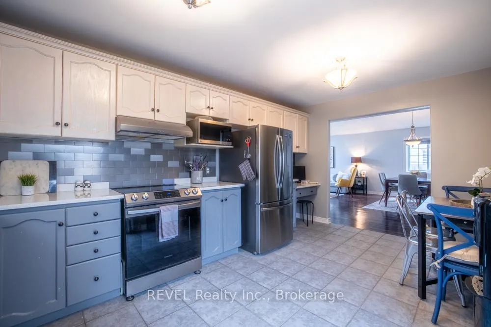 Photo 12 of 8205 Harvest Crescent, Niagara Falls, Ascot — HOMEH