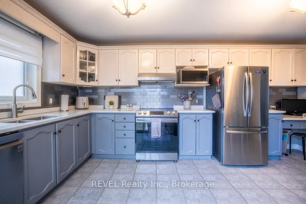 Photo 13 of 8205 Harvest Crescent, Niagara Falls, Ascot — HOMEH