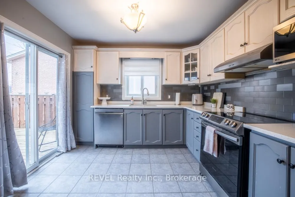 Photo 14 of 8205 Harvest Crescent, Niagara Falls, Ascot — HOMEH