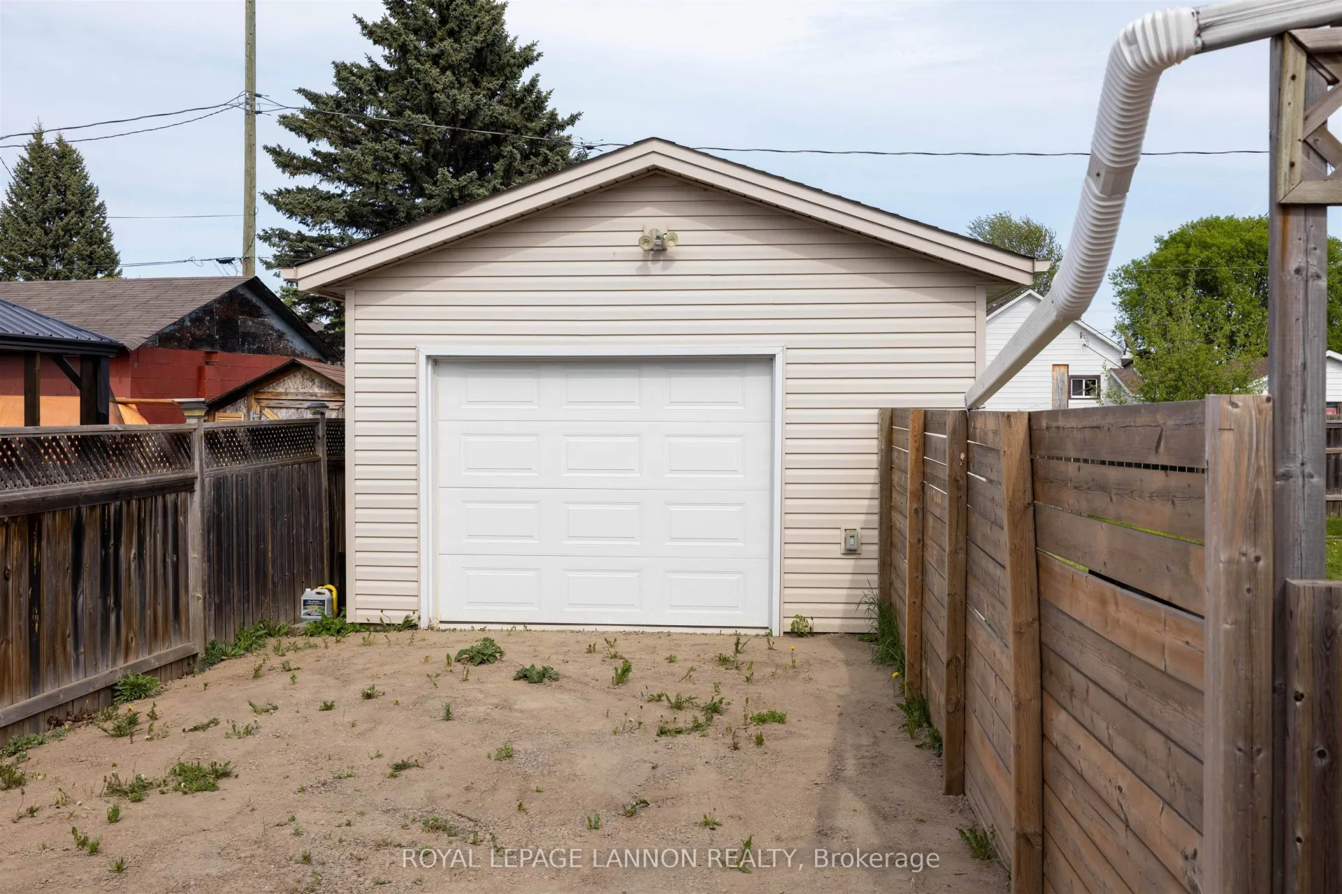 Photo 25 of 1126 Broadmore Ave, Thunder Bay, Westfort — HOMEH