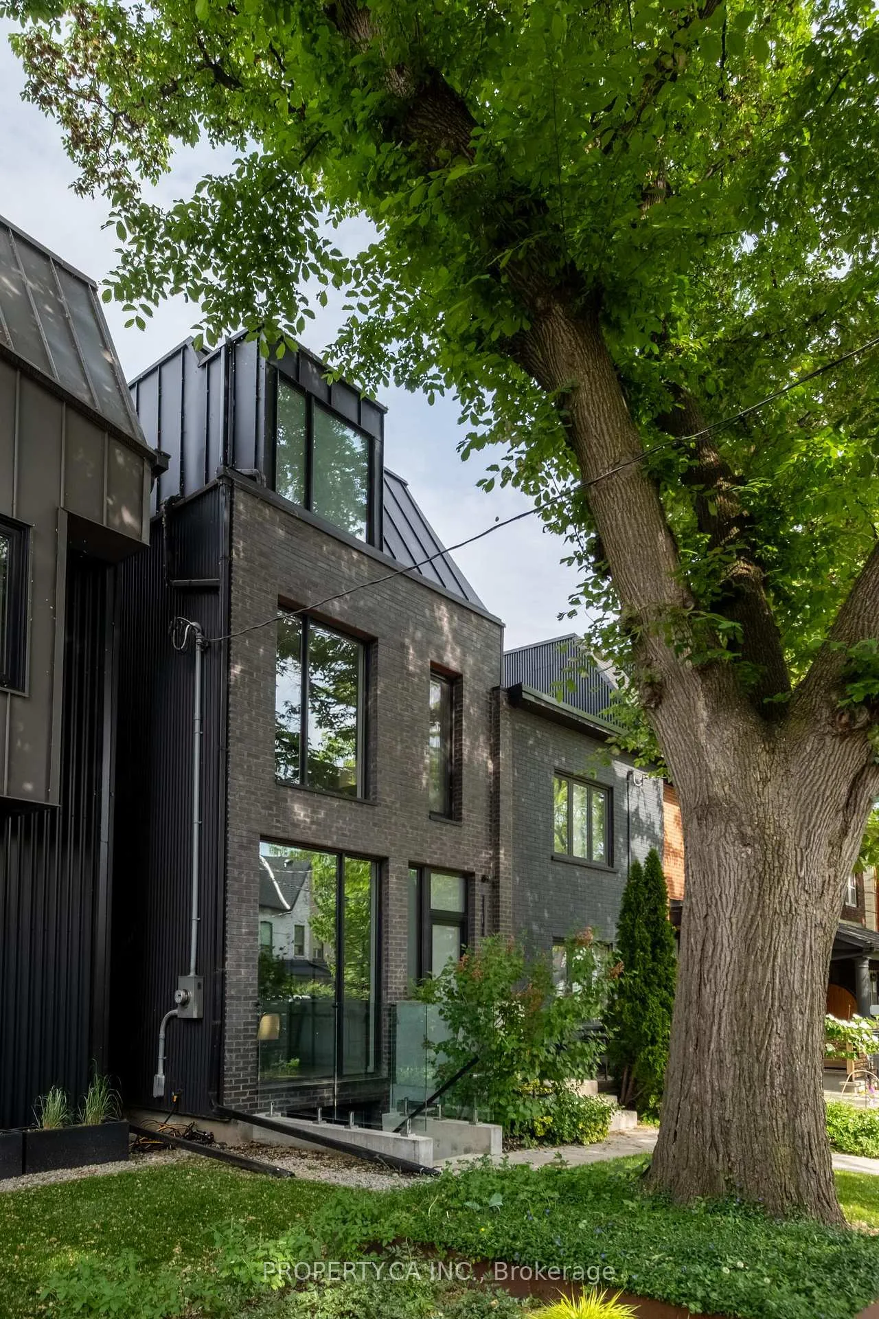 Photo 1 of 165 Lisgar Street, Toronto, Niagara — HOMEH