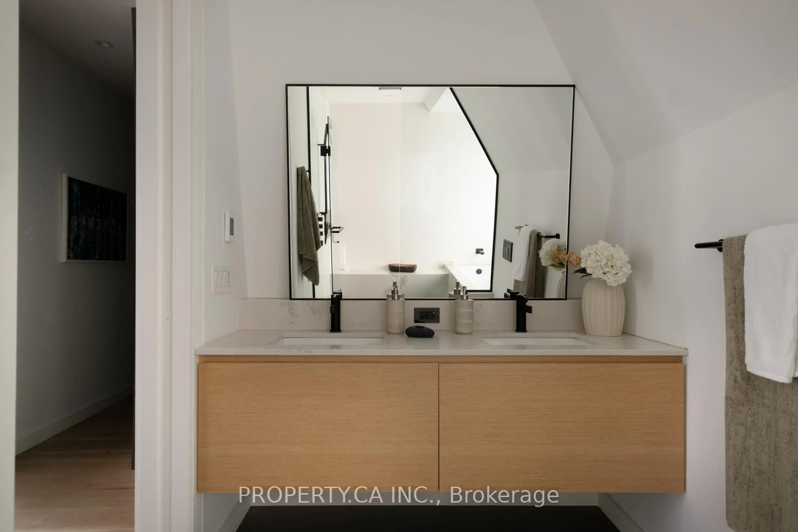 Photo 30 of 165 Lisgar Street, Toronto, Niagara — HOMEH