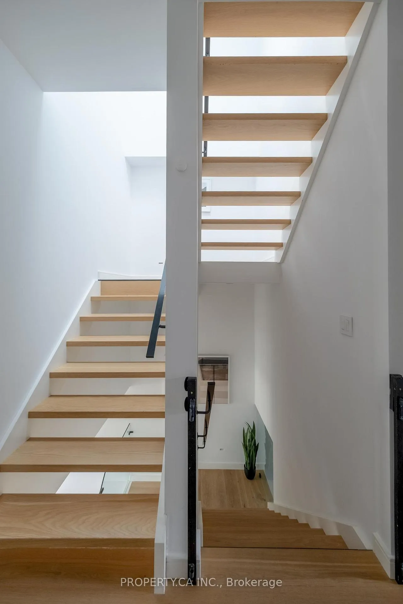 Photo 35 of 165 Lisgar Street, Toronto, Niagara — HOMEH