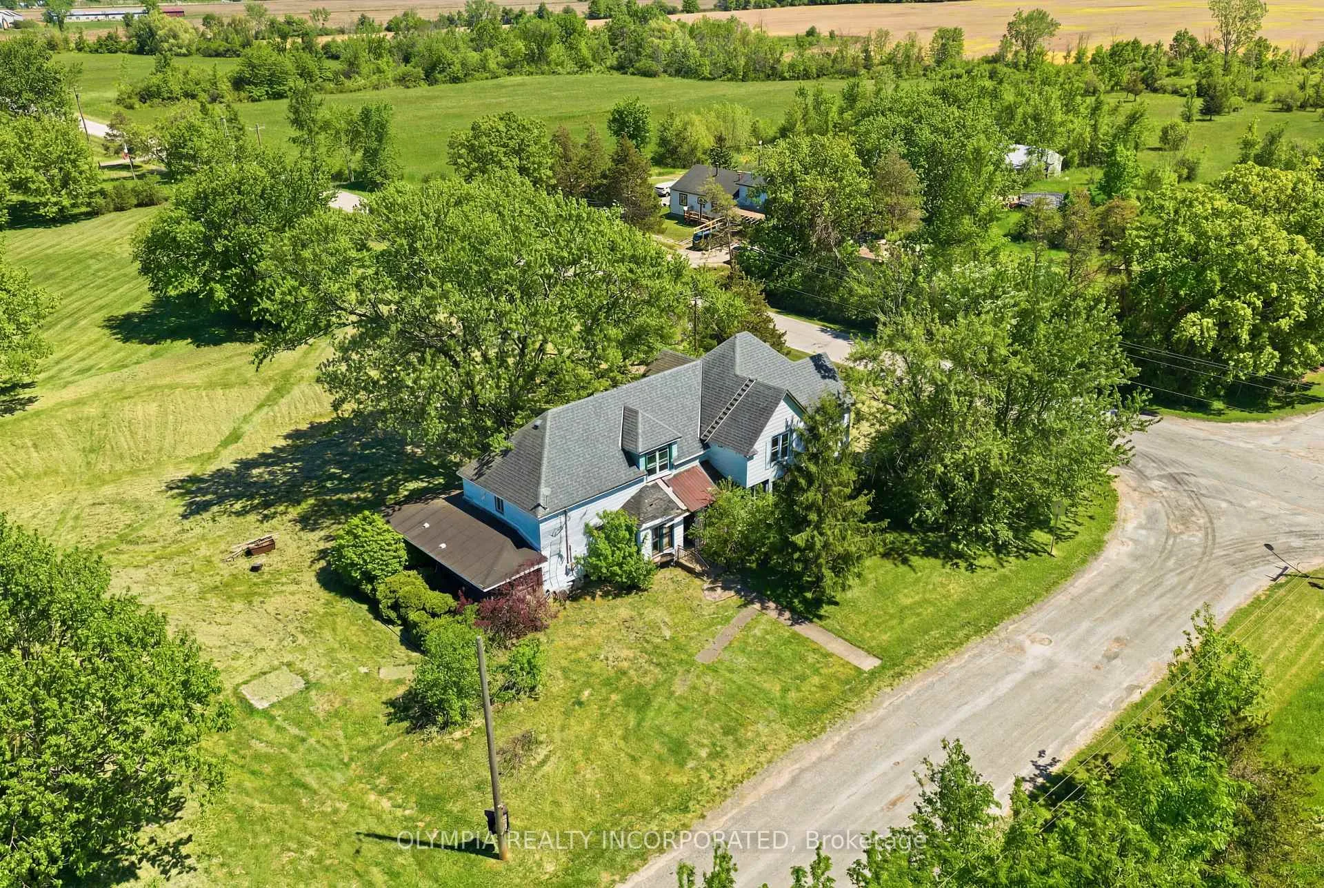 Photo 2 of 8131 Ridge Road, Niagara Falls, Schisler — HOMEH
