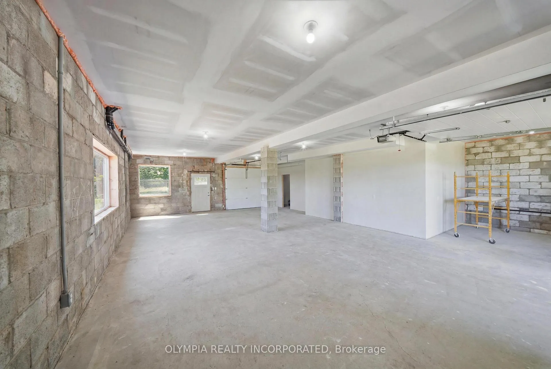 Photo 8 of 8131 Ridge Road, Niagara Falls, Schisler — HOMEH