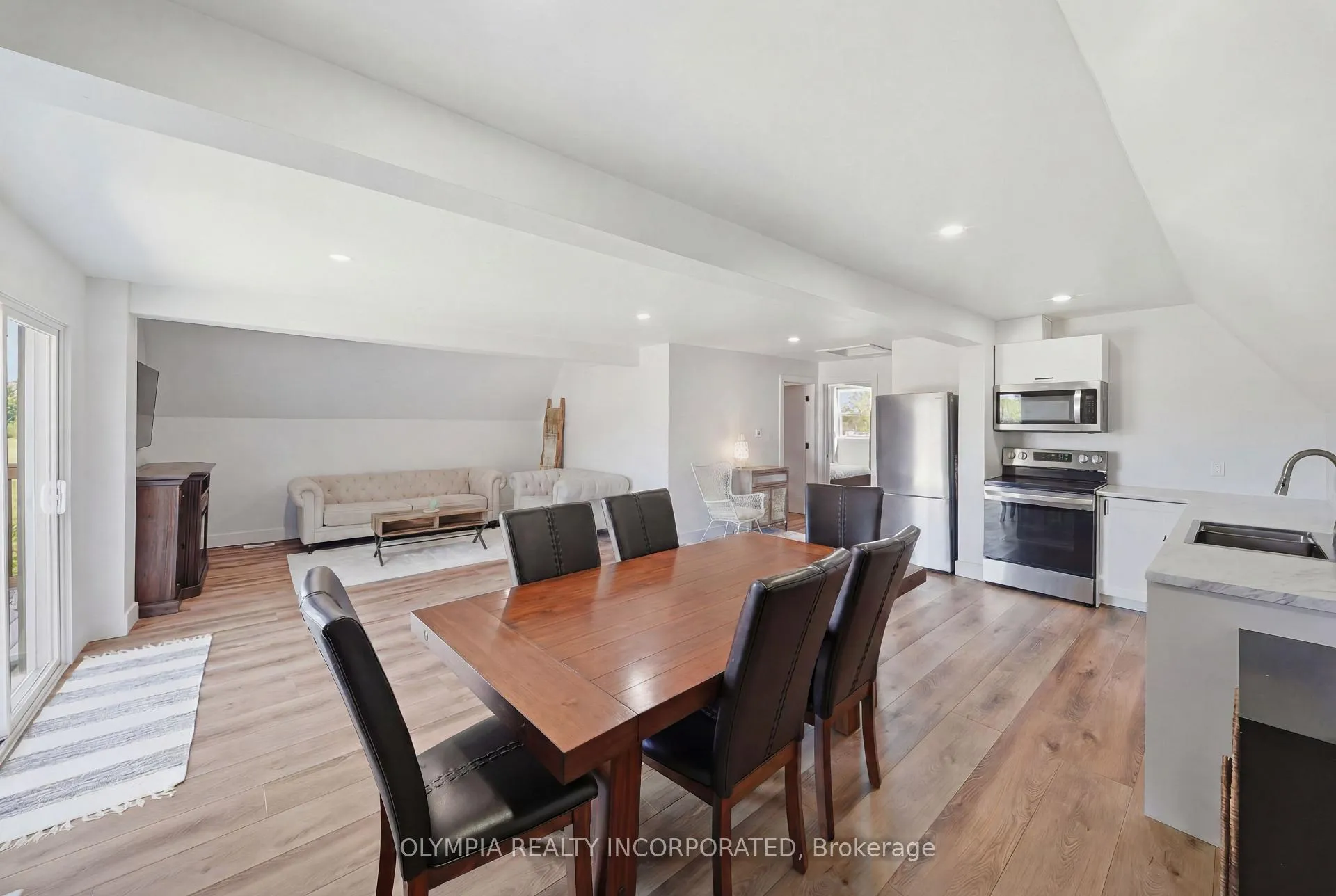 Photo 10 of 8131 Ridge Road, Niagara Falls, Schisler — HOMEH