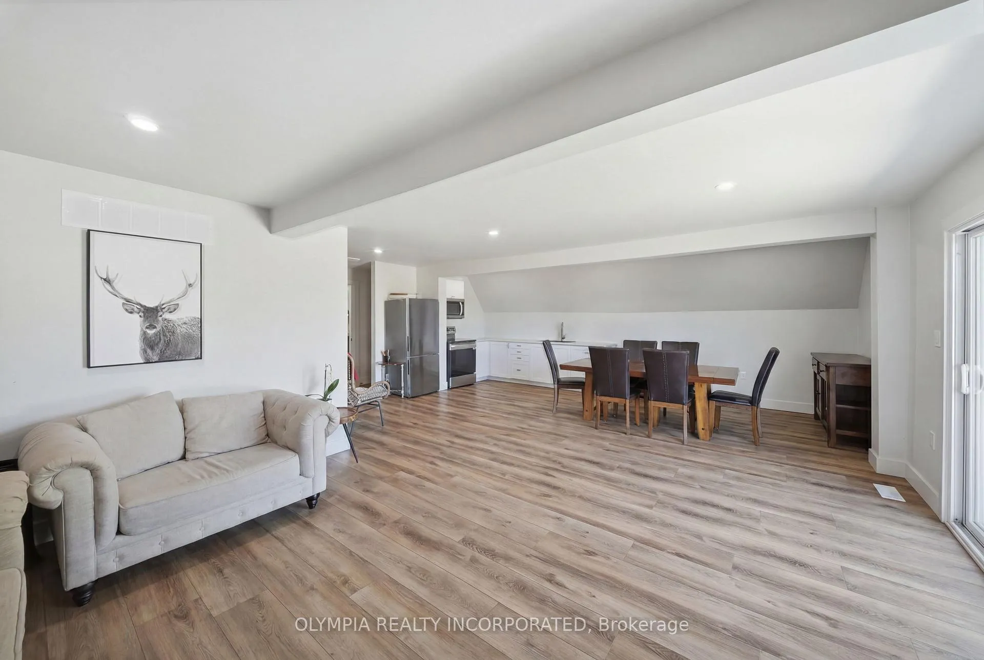 Photo 13 of 8131 Ridge Road, Niagara Falls, Schisler — HOMEH