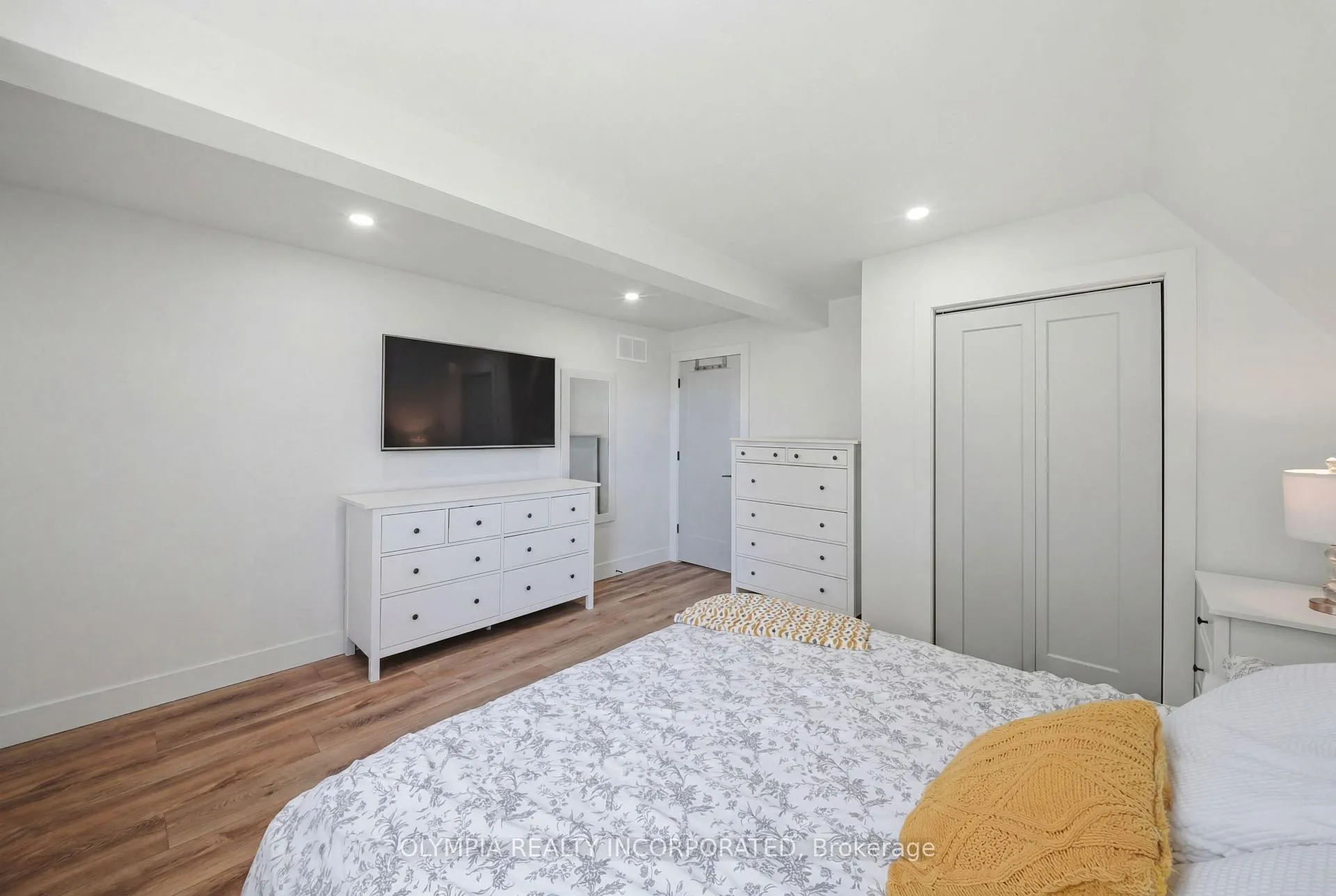 Photo 14 of 8131 Ridge Road, Niagara Falls, Schisler — HOMEH