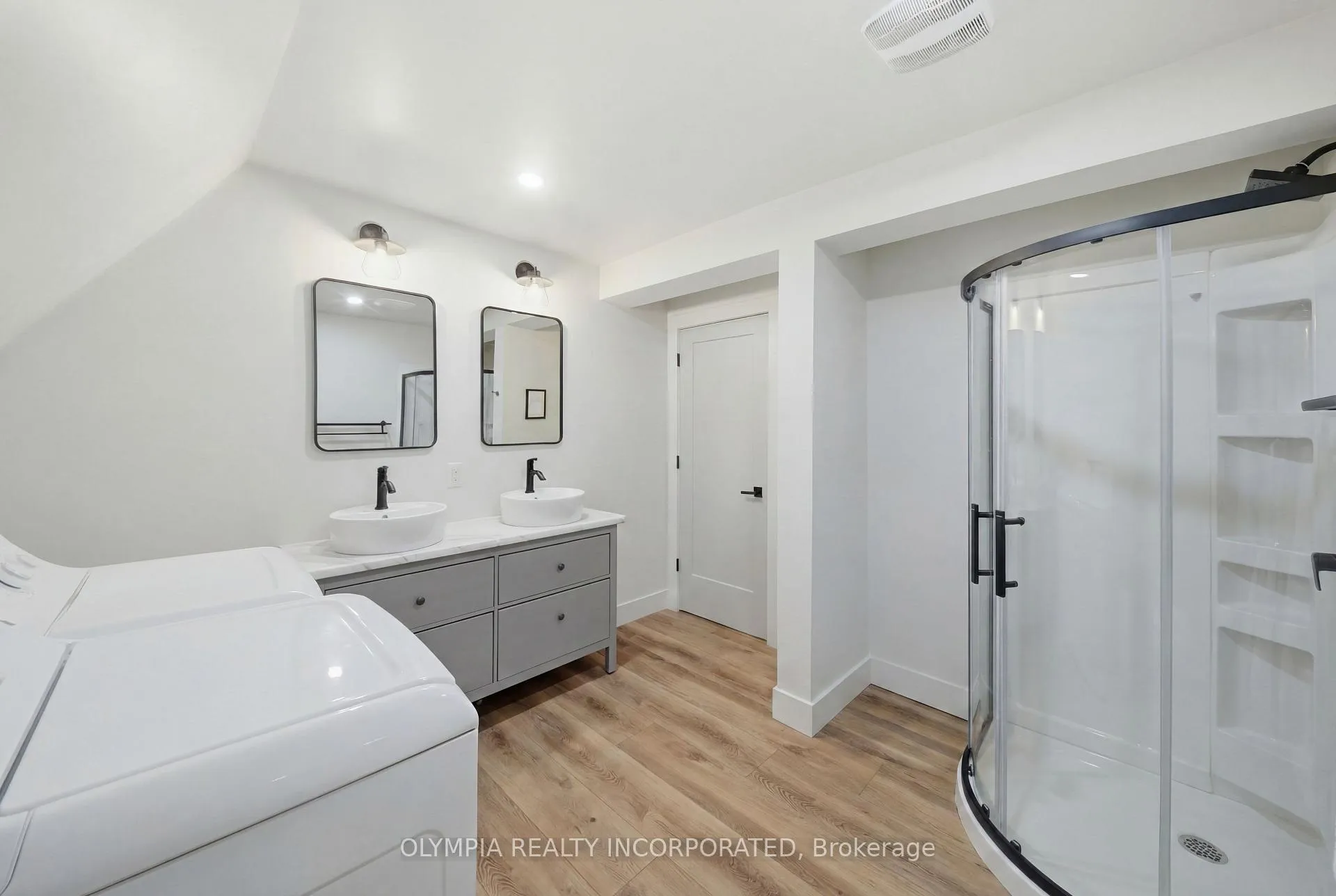 Photo 15 of 8131 Ridge Road, Niagara Falls, Schisler — HOMEH