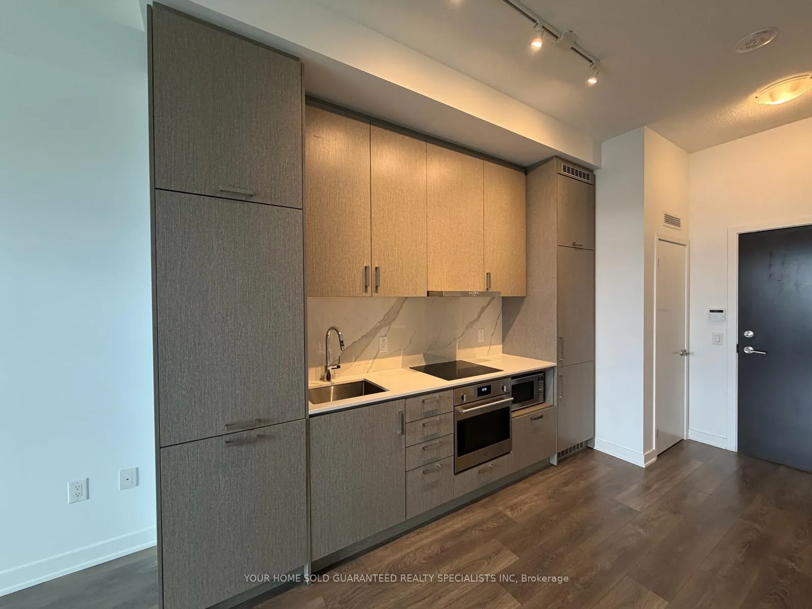 Photo 2 of Unit 1015, 60 Honeycrisp Crescent, Vaughan, Concord — HOMEH