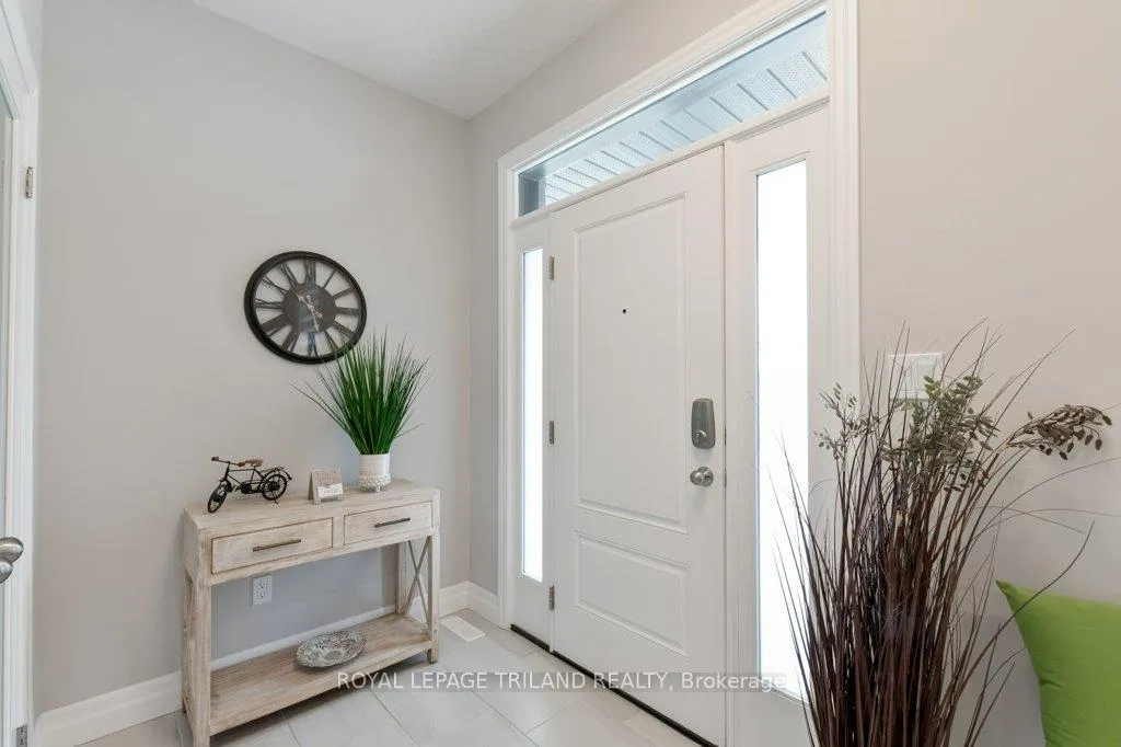 Photo 4 of 252 Renaissance Drive, St. Thomas — HOMEH