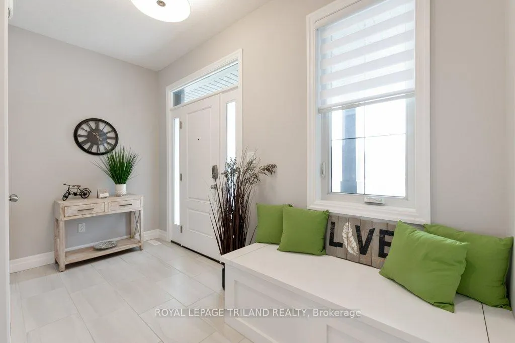 Photo 5 of 252 Renaissance Drive, St. Thomas — HOMEH