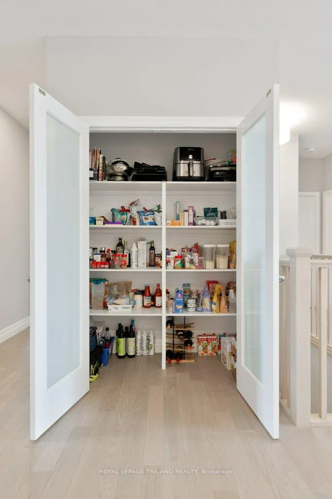 Photo 10 of 252 Renaissance Drive, St. Thomas — HOMEH