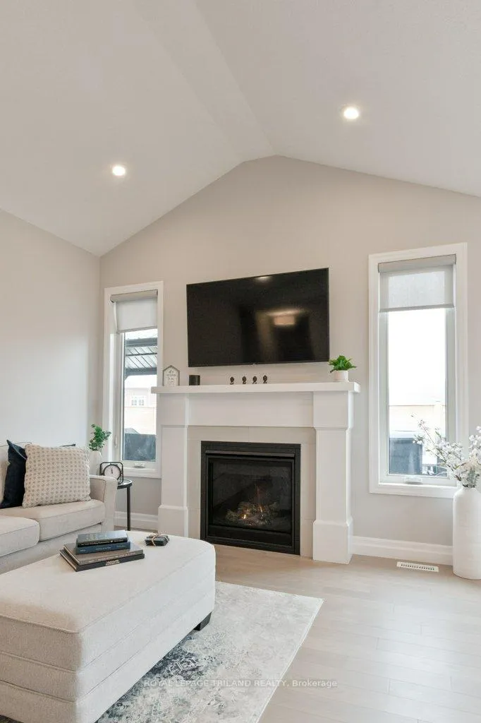 Photo 23 of 252 Renaissance Drive, St. Thomas — HOMEH