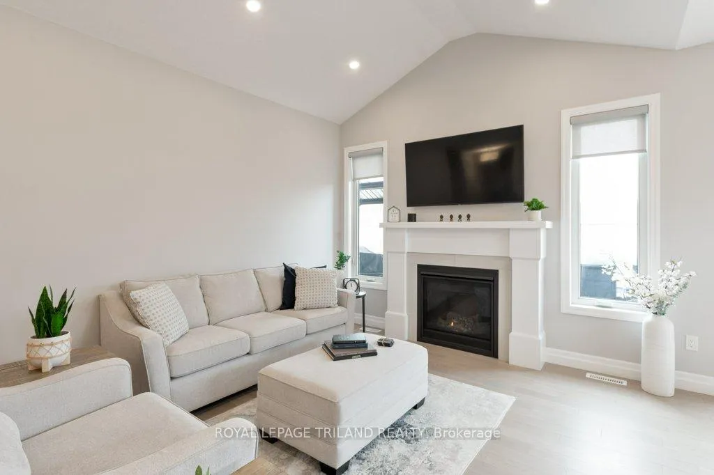 Photo 25 of 252 Renaissance Drive, St. Thomas — HOMEH