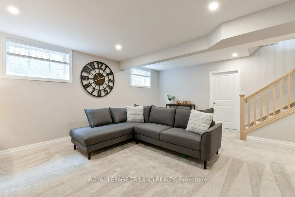 Photo 33 of 252 Renaissance Drive, St. Thomas — HOMEH