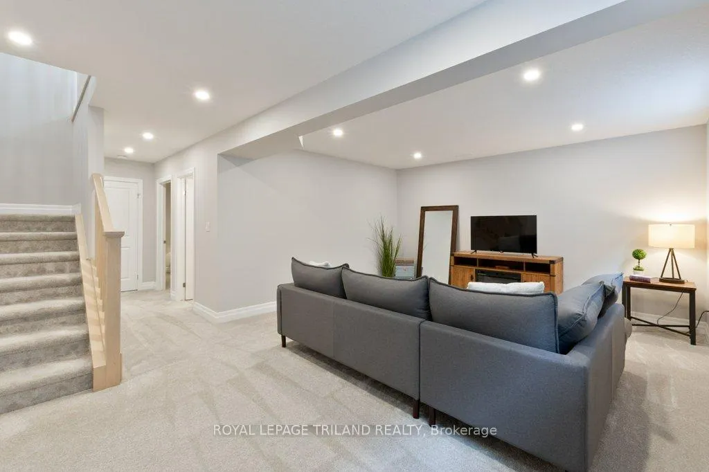 Photo 35 of 252 Renaissance Drive, St. Thomas — HOMEH