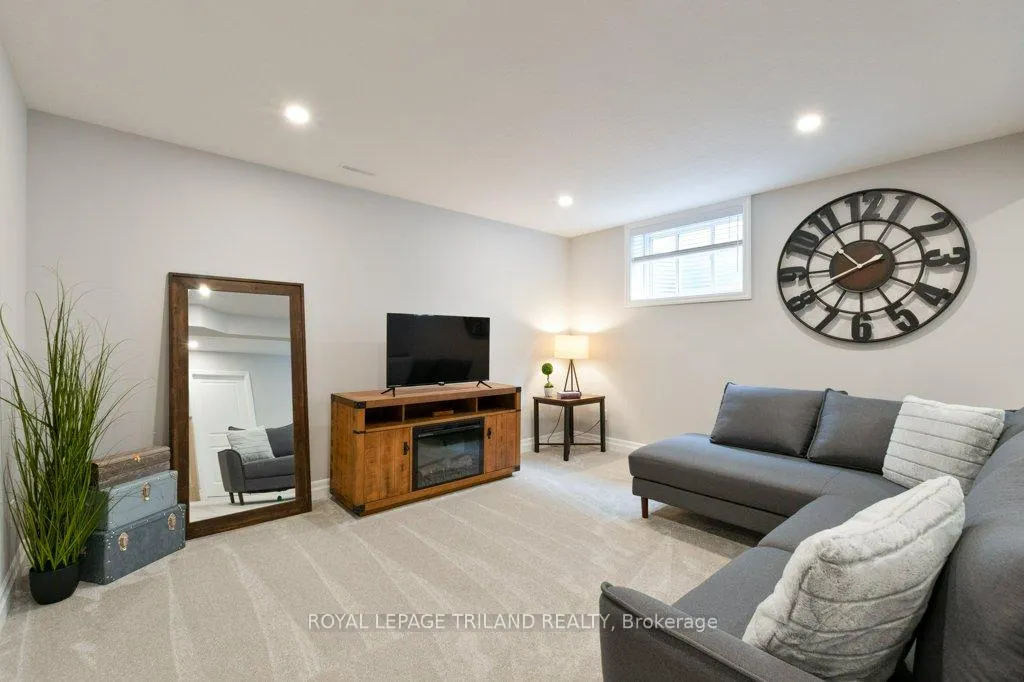 Photo 36 of 252 Renaissance Drive, St. Thomas — HOMEH