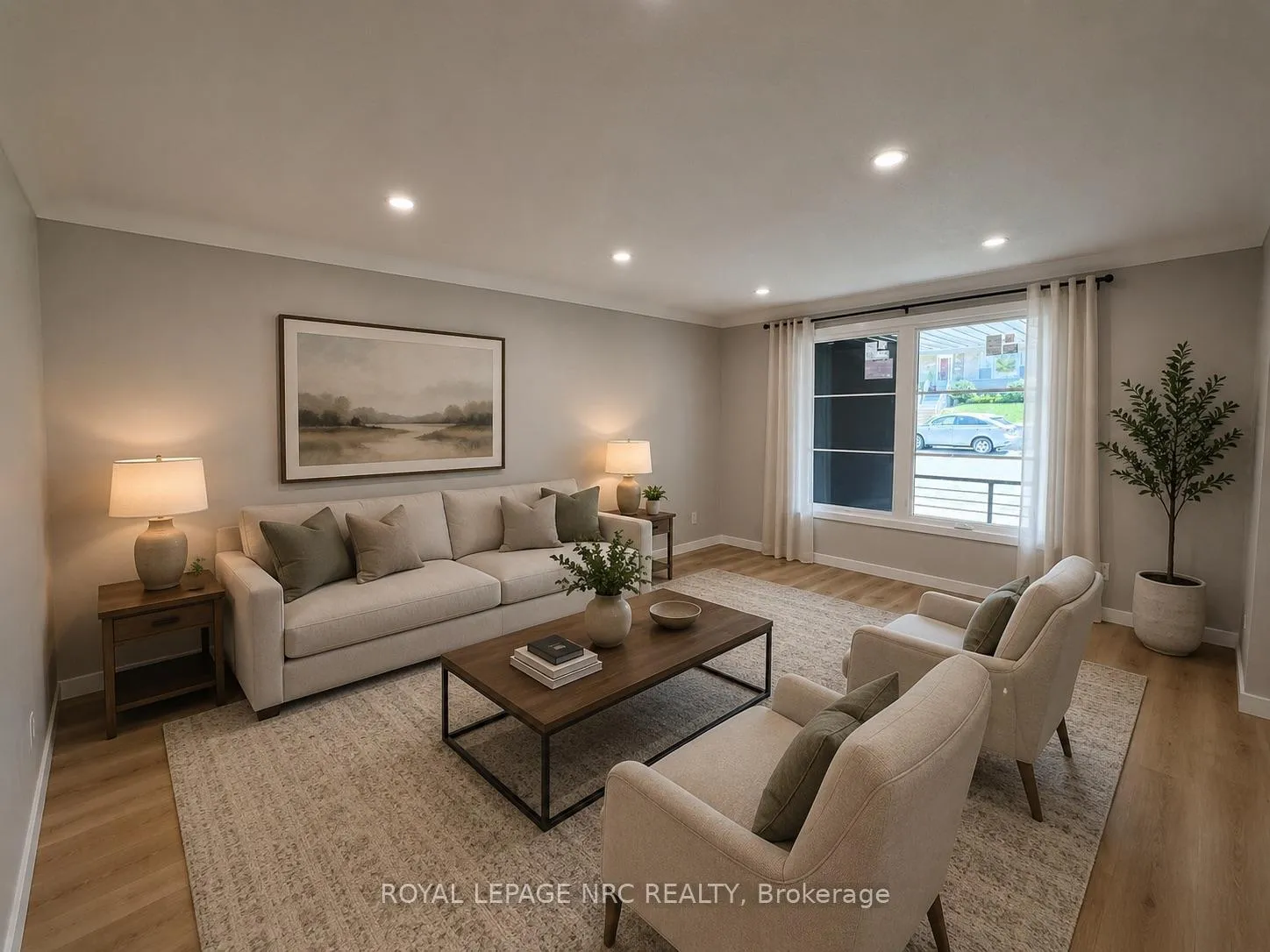 Photo 5 of 10 (Main floor) Dundas Crescent, St. Catharines, Burleigh Hill — HOMEH