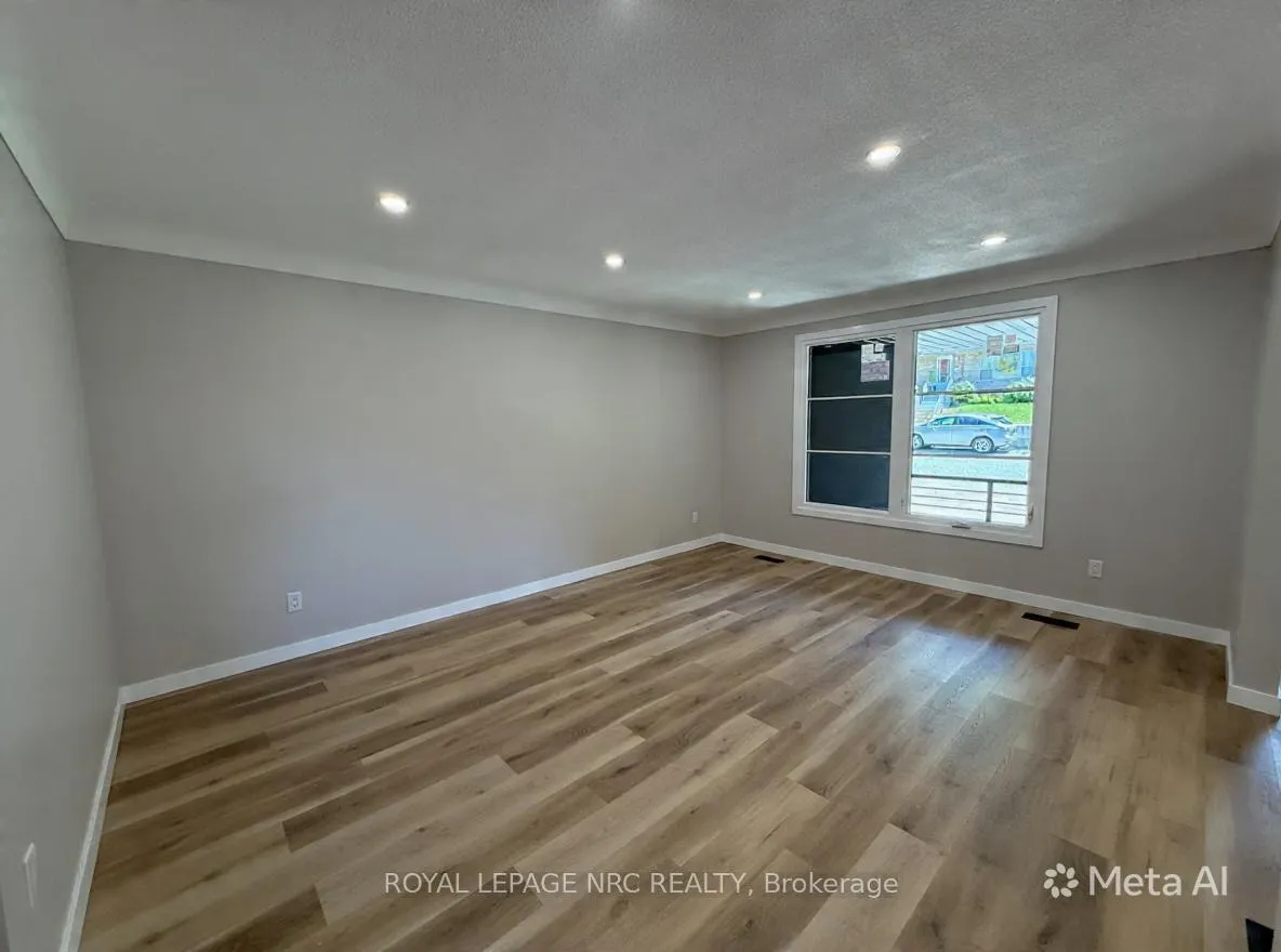 Photo 6 of 10 (Main floor) Dundas Crescent, St. Catharines, Burleigh Hill — HOMEH