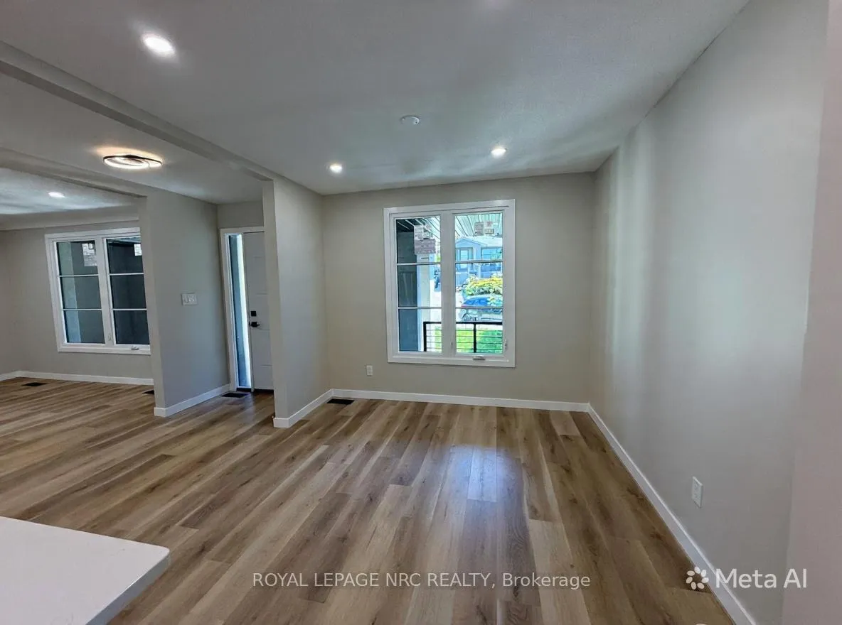 Photo 8 of 10 (Main floor) Dundas Crescent, St. Catharines, Burleigh Hill — HOMEH