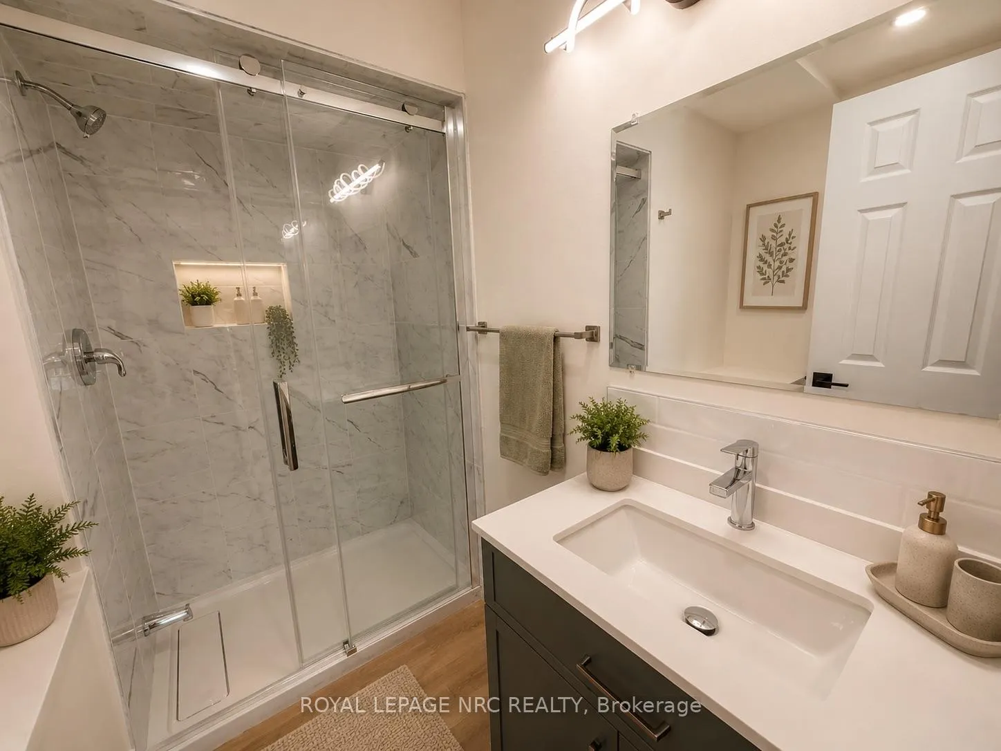 Photo 17 of 10 (Main floor) Dundas Crescent, St. Catharines, Burleigh Hill — HOMEH