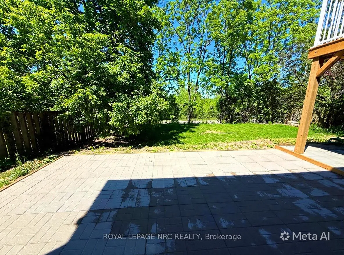 Photo 23 of 10 (Main floor) Dundas Crescent, St. Catharines, Burleigh Hill — HOMEH