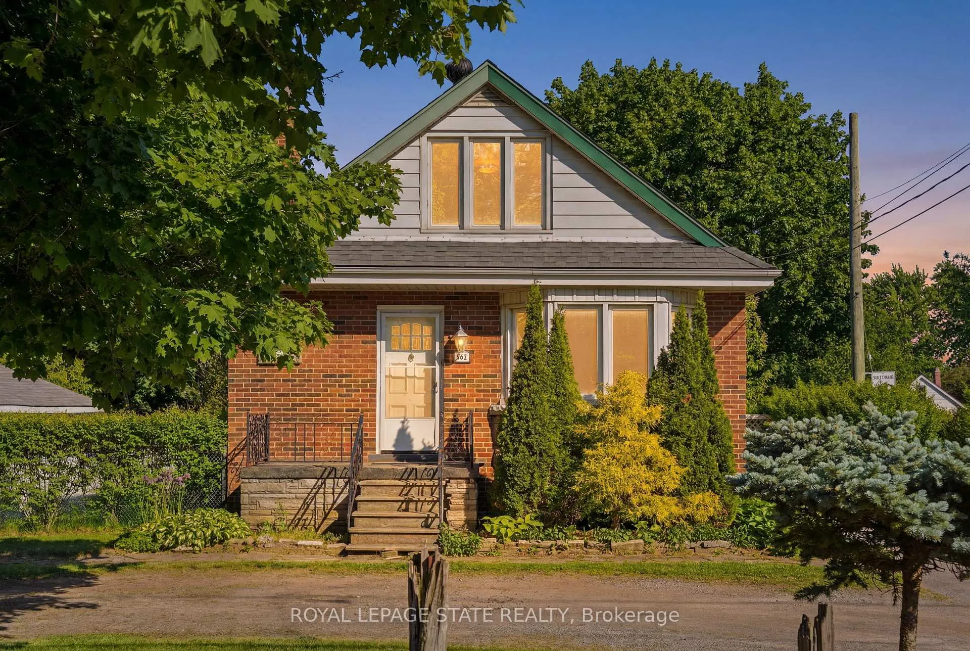 Photo 2 of 352 Parkside Drive, Hamilton, Waterdown — HOMEH