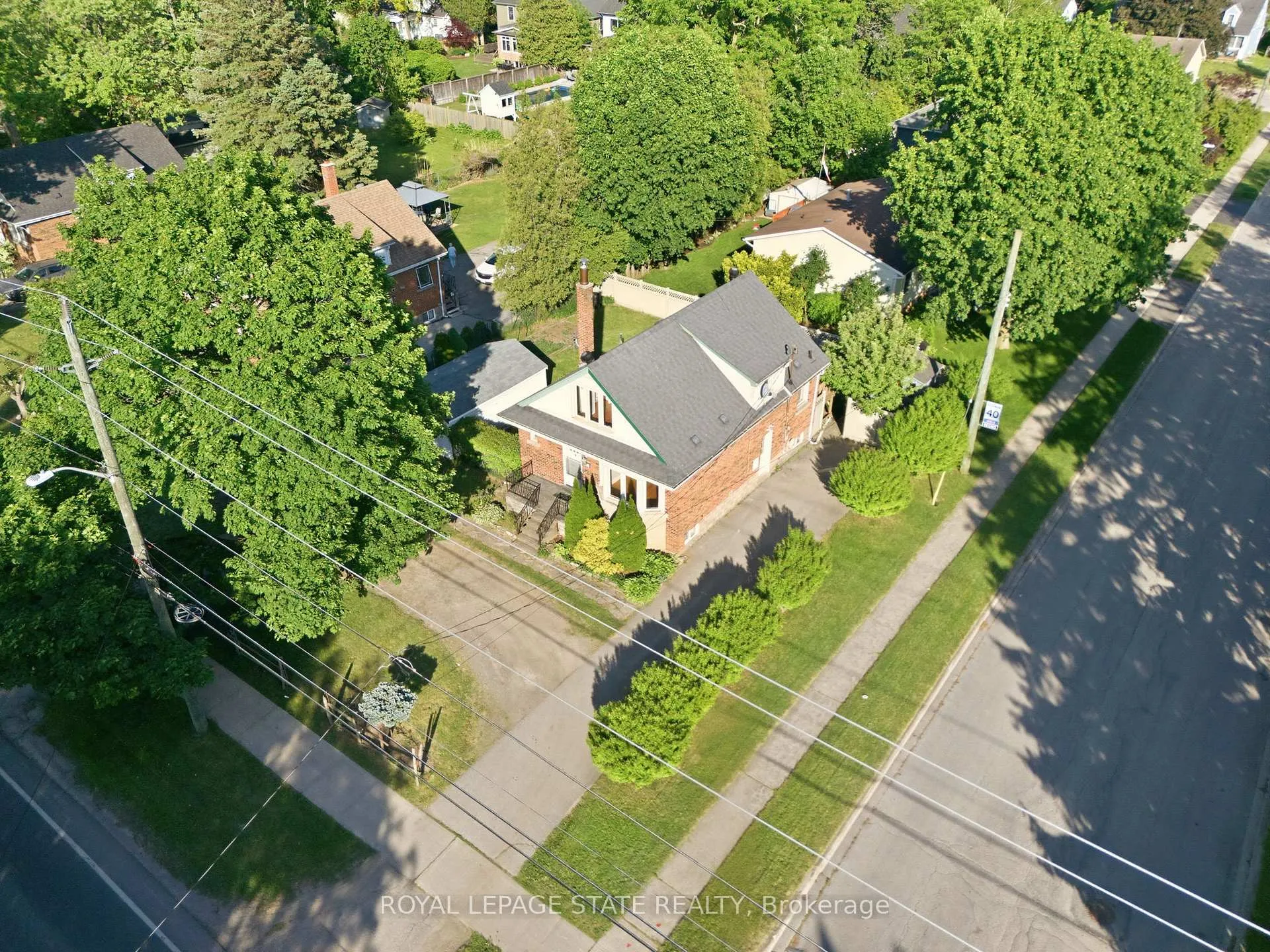 Photo 3 of 352 Parkside Drive, Hamilton, Waterdown — HOMEH