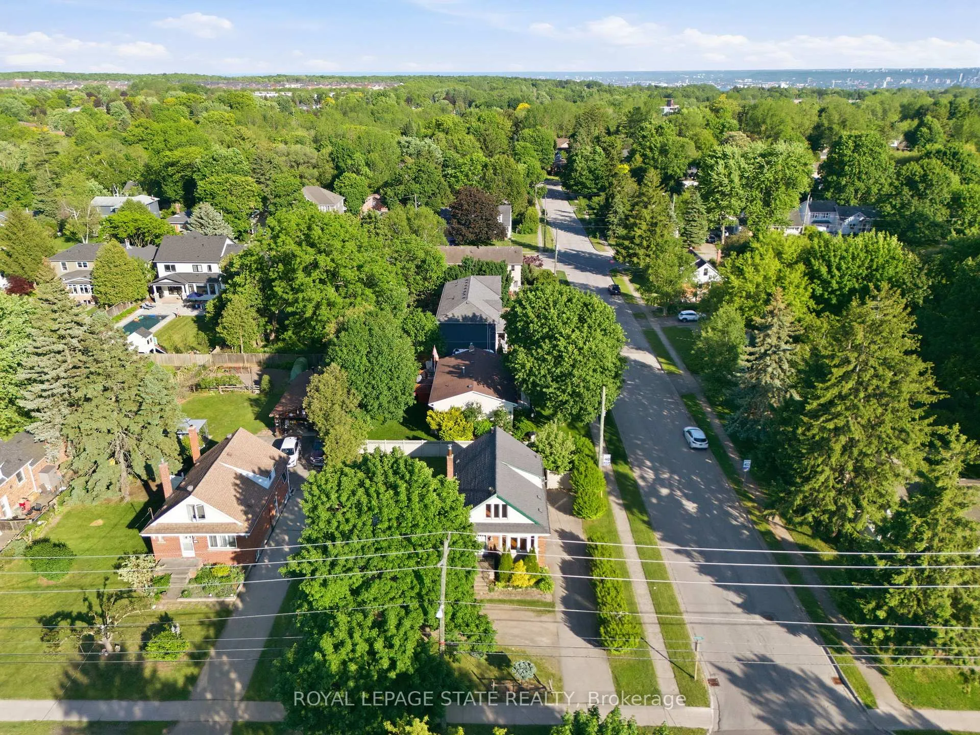 Photo 4 of 352 Parkside Drive, Hamilton, Waterdown — HOMEH