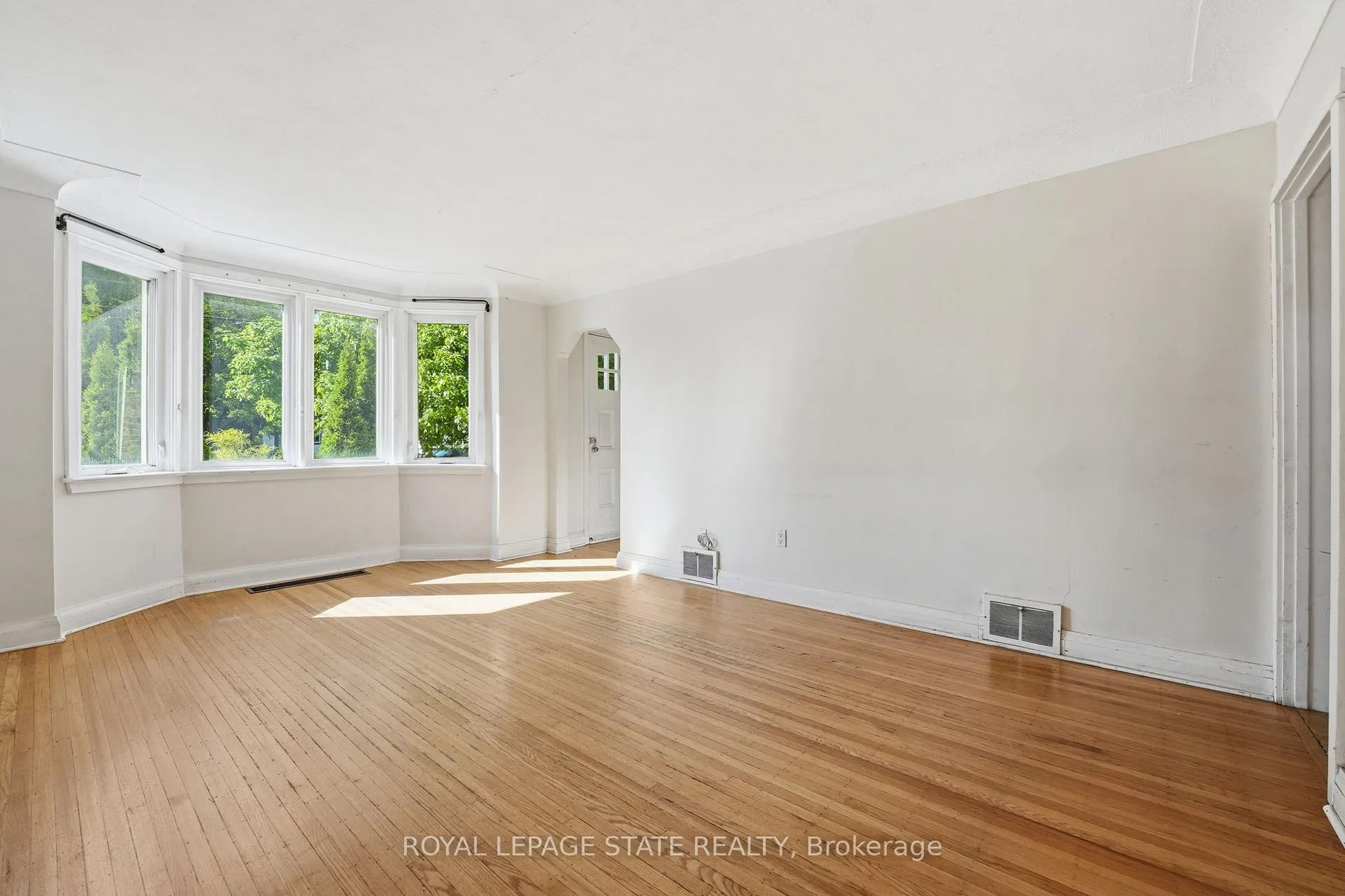 Photo 16 of 352 Parkside Drive, Hamilton, Waterdown — HOMEH