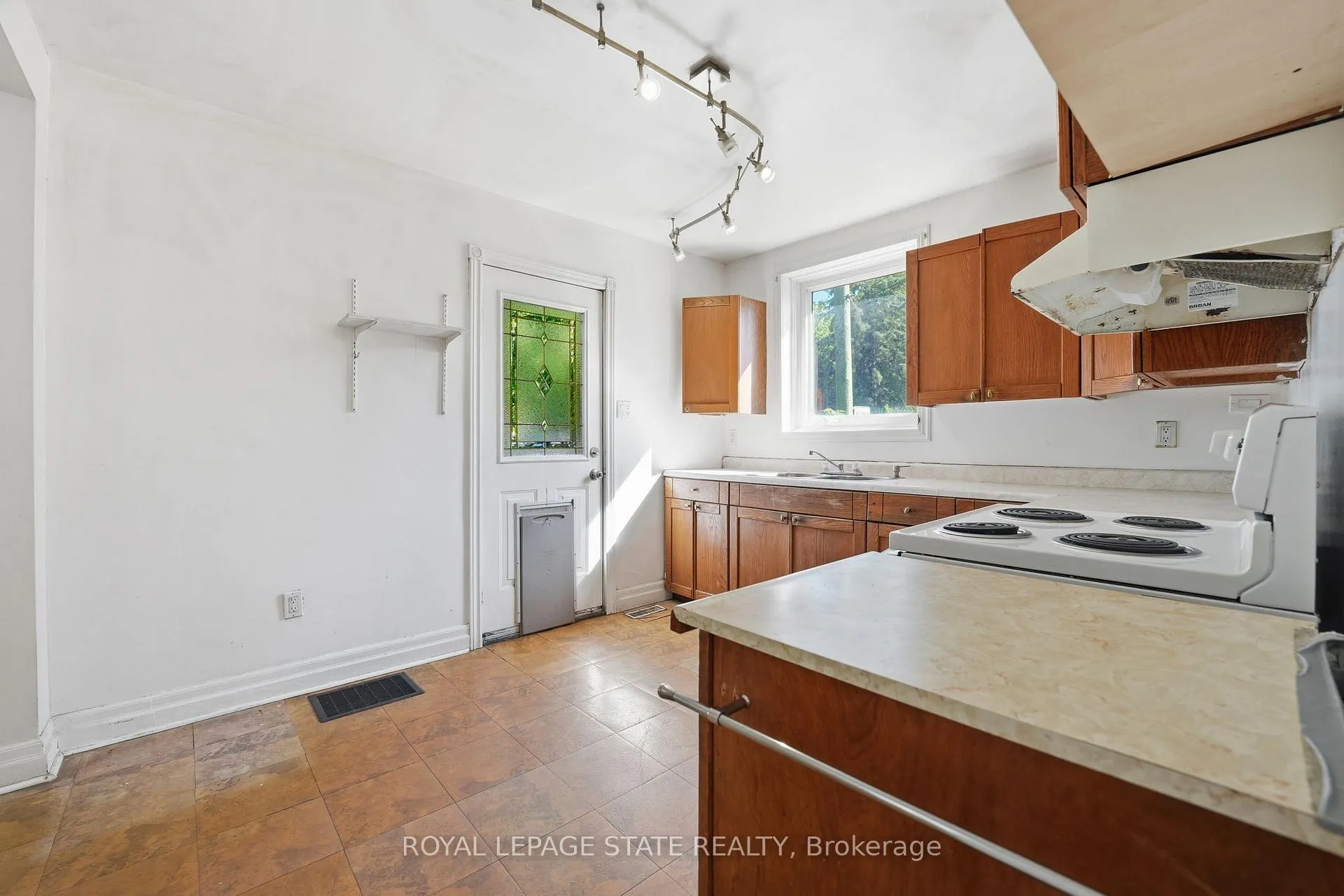 Photo 19 of 352 Parkside Drive, Hamilton, Waterdown — HOMEH