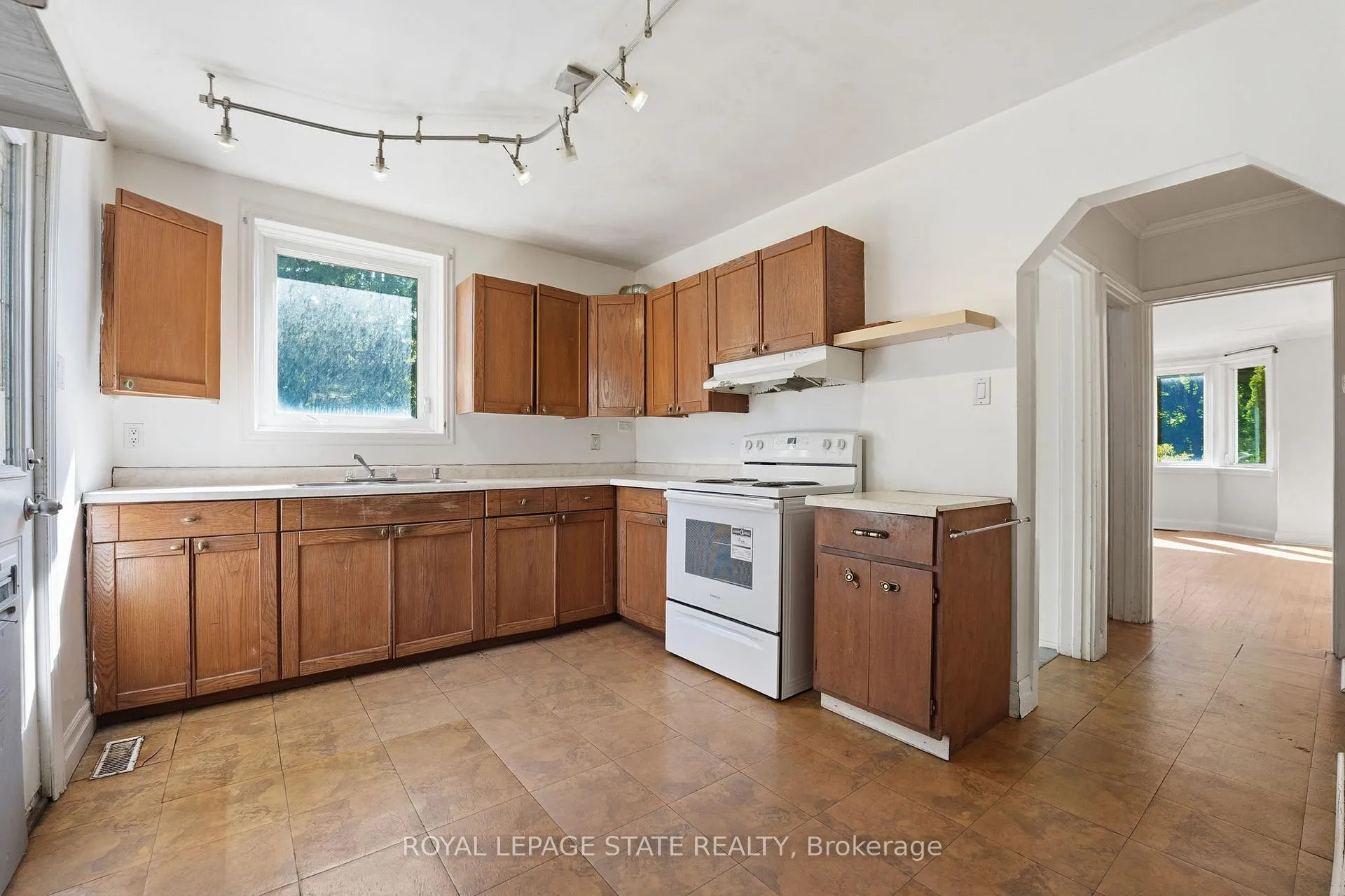Photo 20 of 352 Parkside Drive, Hamilton, Waterdown — HOMEH