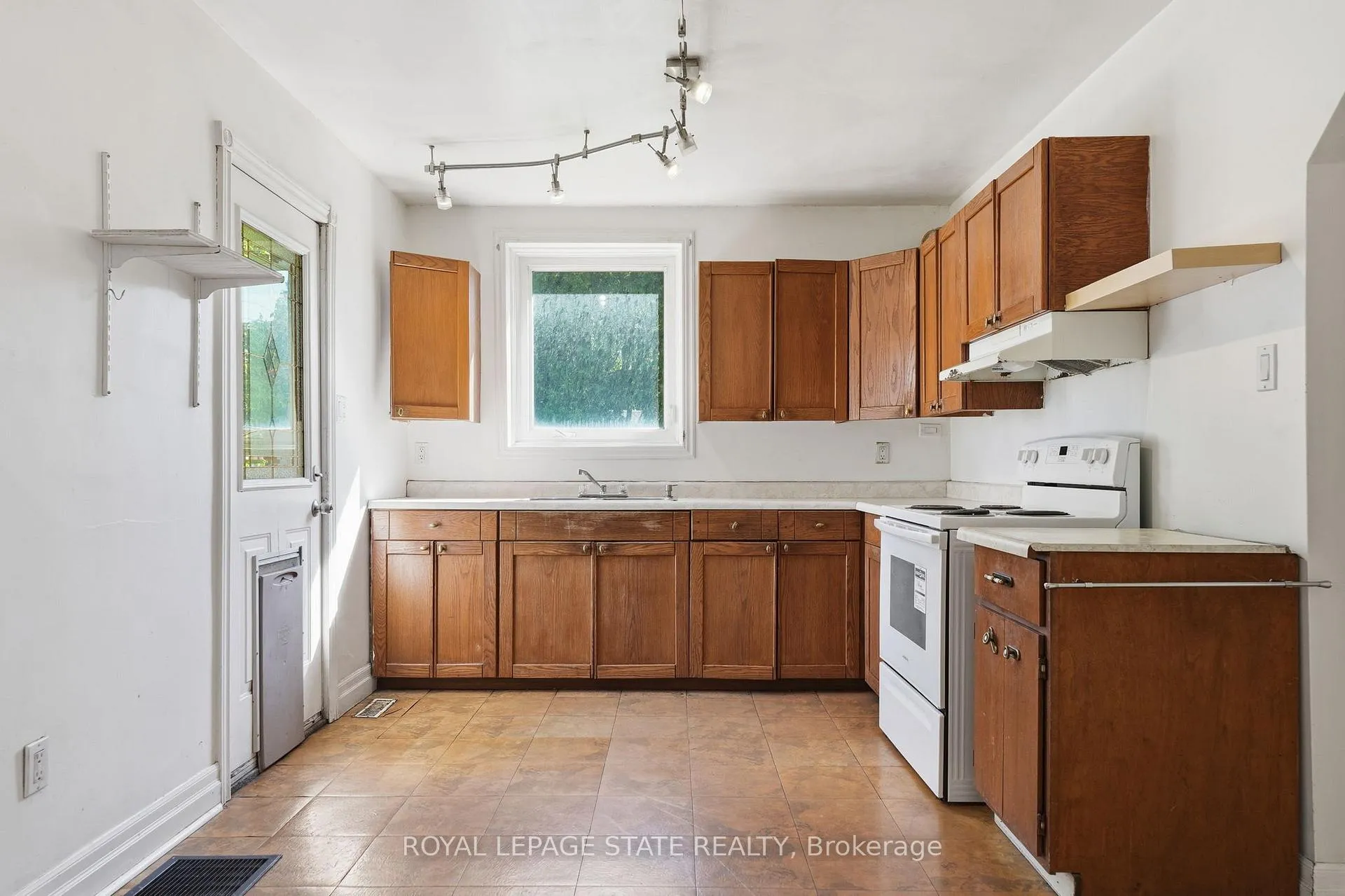 Photo 21 of 352 Parkside Drive, Hamilton, Waterdown — HOMEH