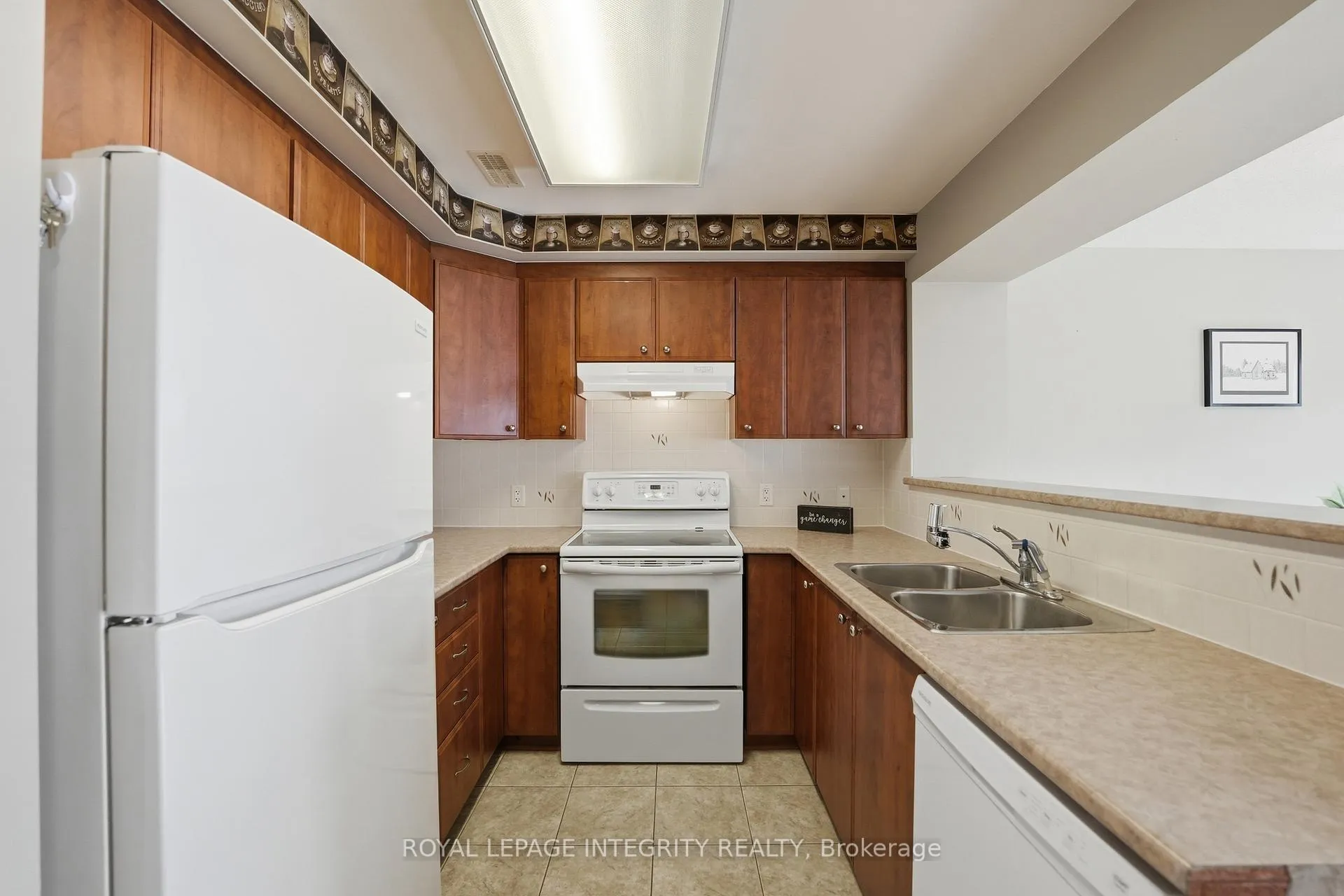 Photo 4 of Unit 11, 642 Reardon Private, Ottawa, Heron Gate/Industrial Park — HOMEH