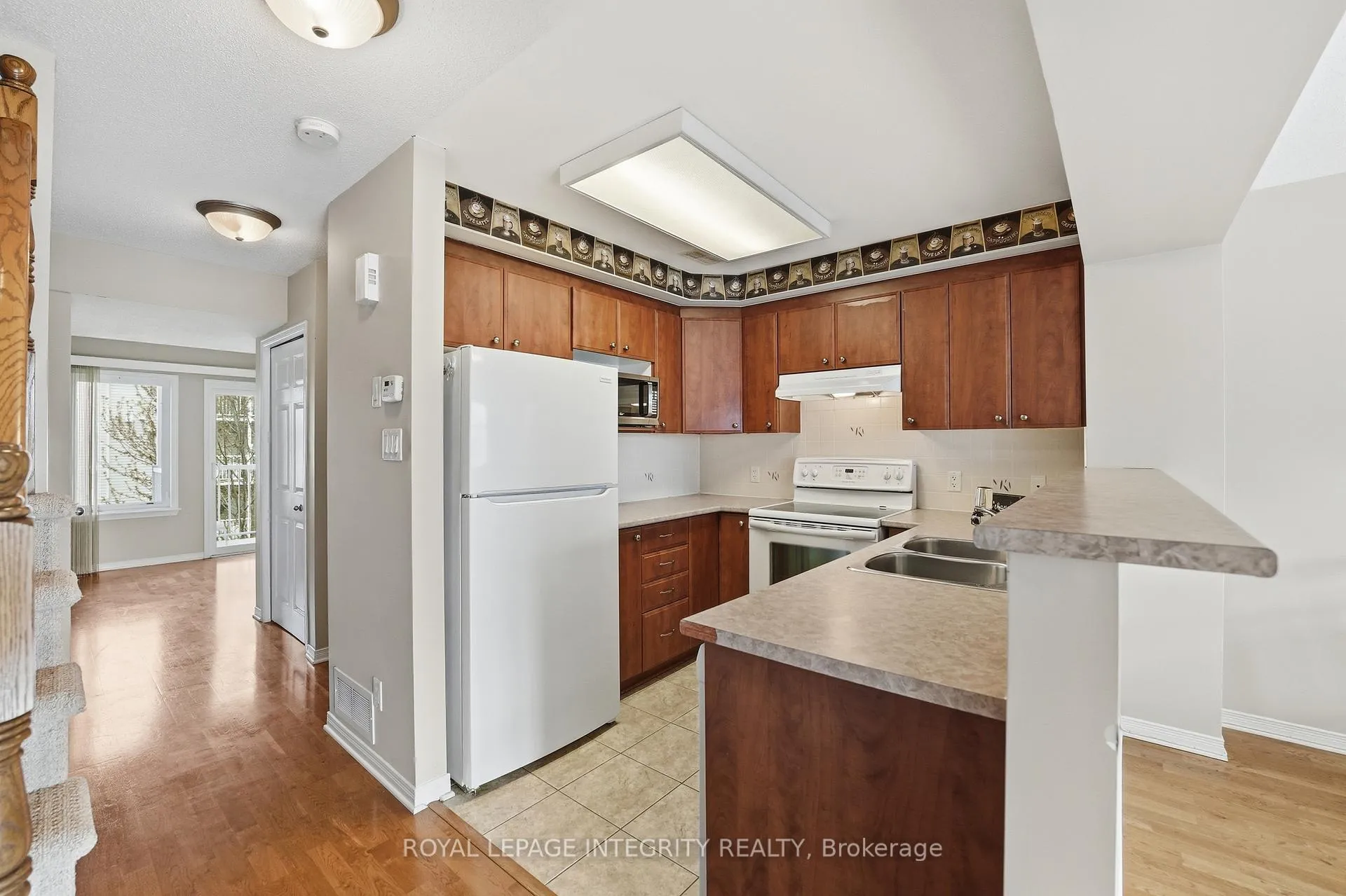 Photo 5 of Unit 11, 642 Reardon Private, Ottawa, Heron Gate/Industrial Park — HOMEH