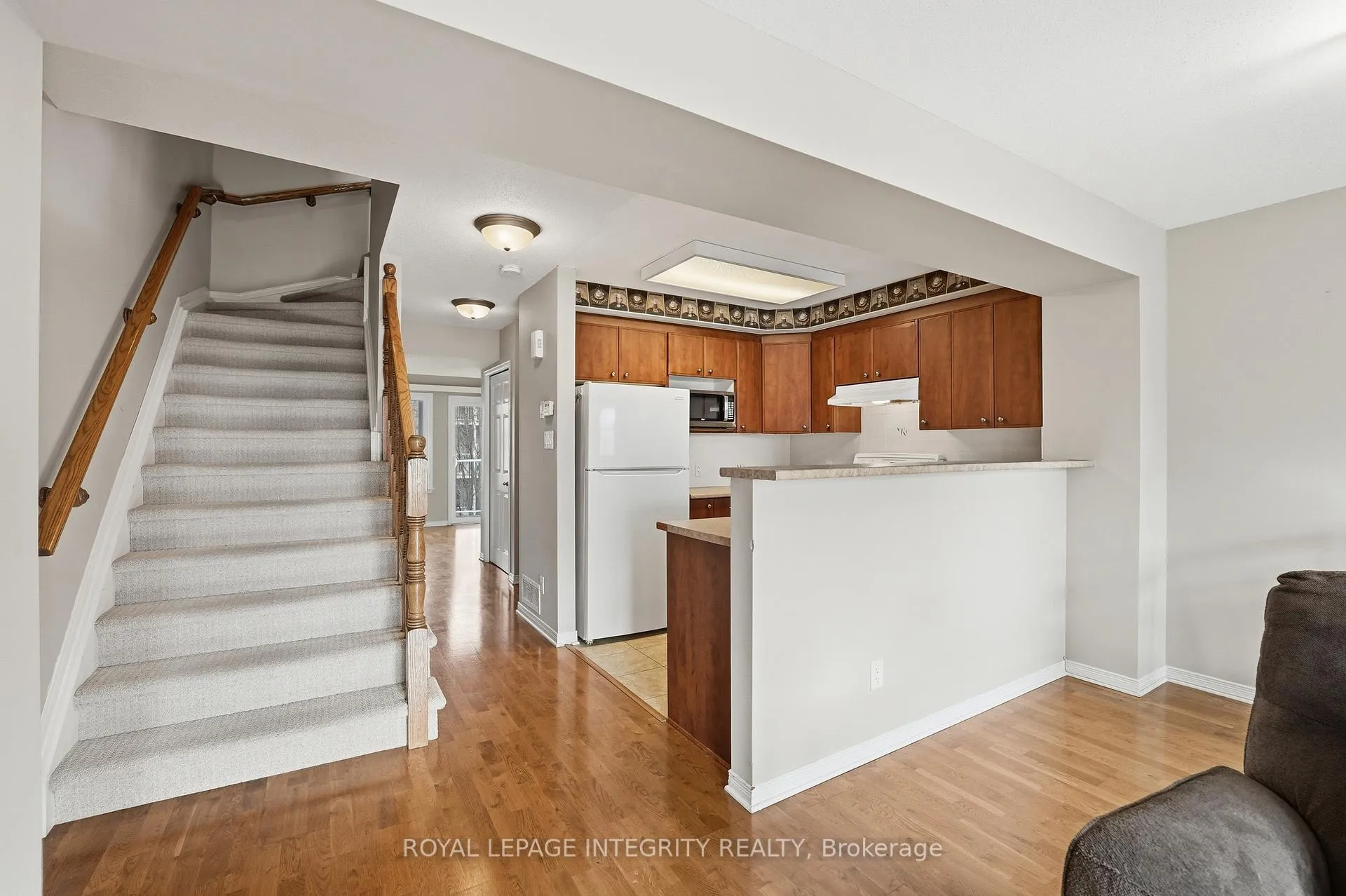 Photo 6 of Unit 11, 642 Reardon Private, Ottawa, Heron Gate/Industrial Park — HOMEH