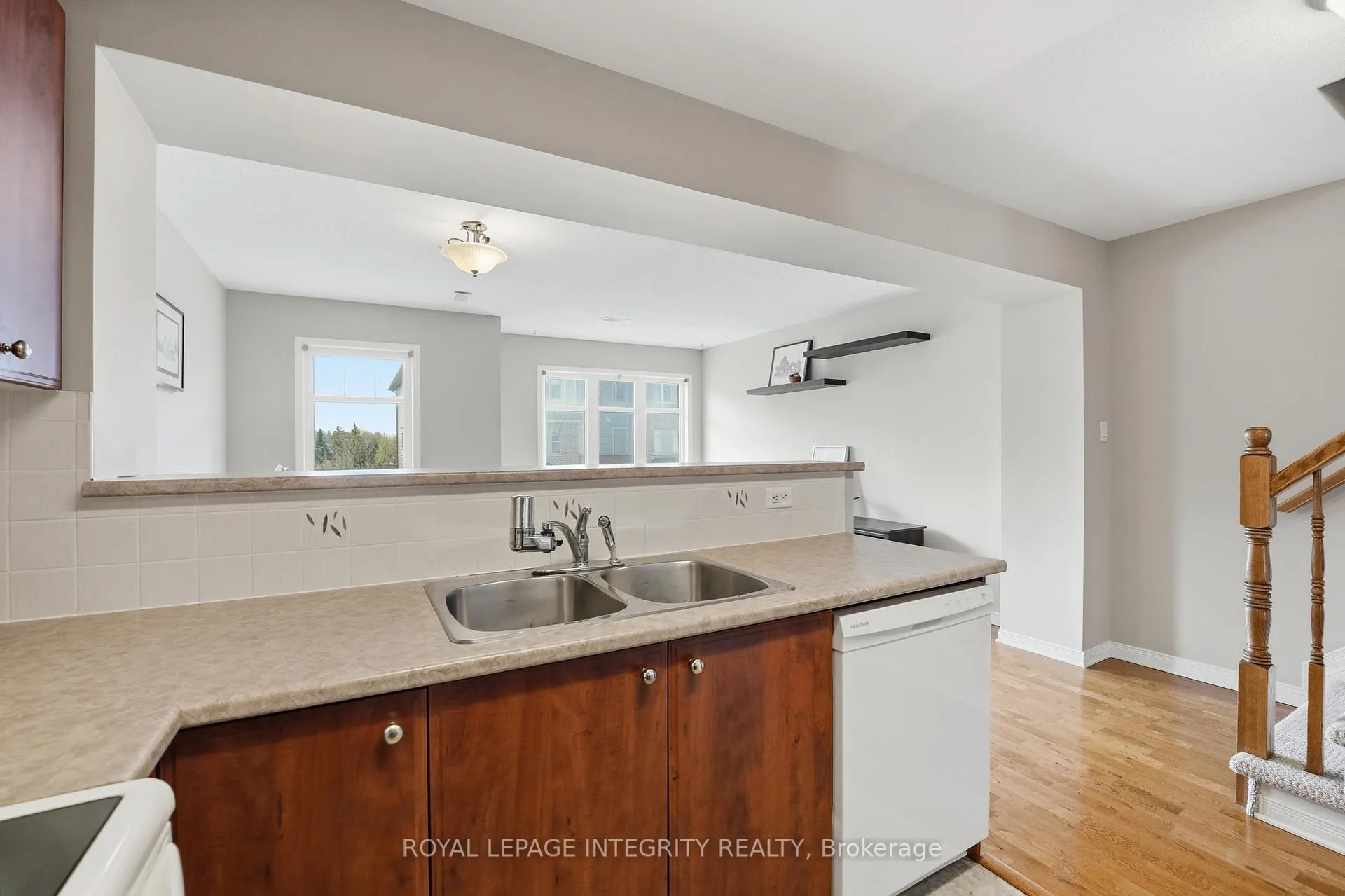 Photo 7 of Unit 11, 642 Reardon Private, Ottawa, Heron Gate/Industrial Park — HOMEH