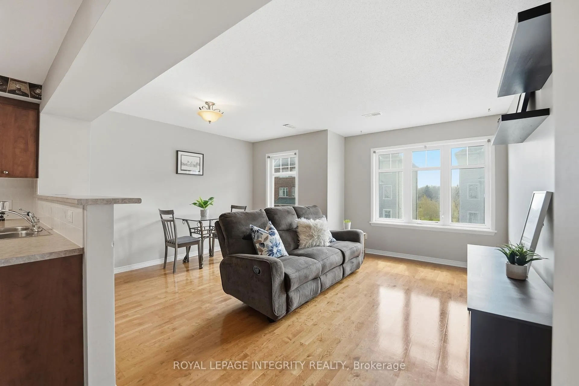 Photo 8 of Unit 11, 642 Reardon Private, Ottawa, Heron Gate/Industrial Park — HOMEH