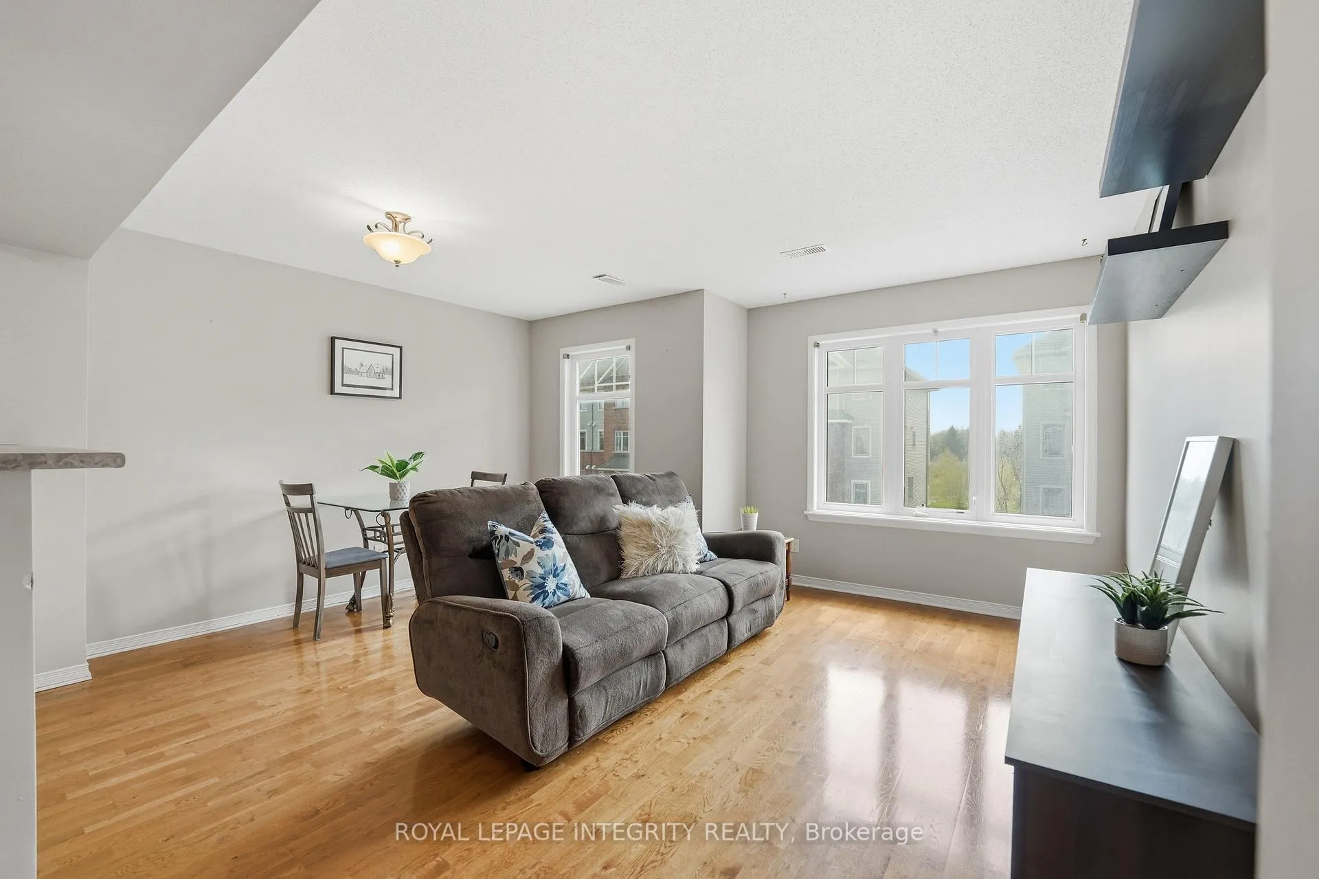 Photo 9 of Unit 11, 642 Reardon Private, Ottawa, Heron Gate/Industrial Park — HOMEH