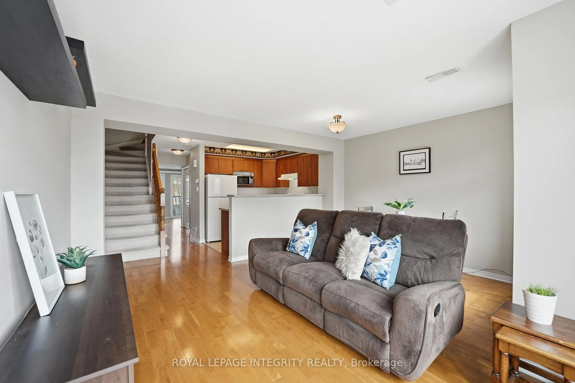 Photo 12 of Unit 11, 642 Reardon Private, Ottawa, Heron Gate/Industrial Park — HOMEH
