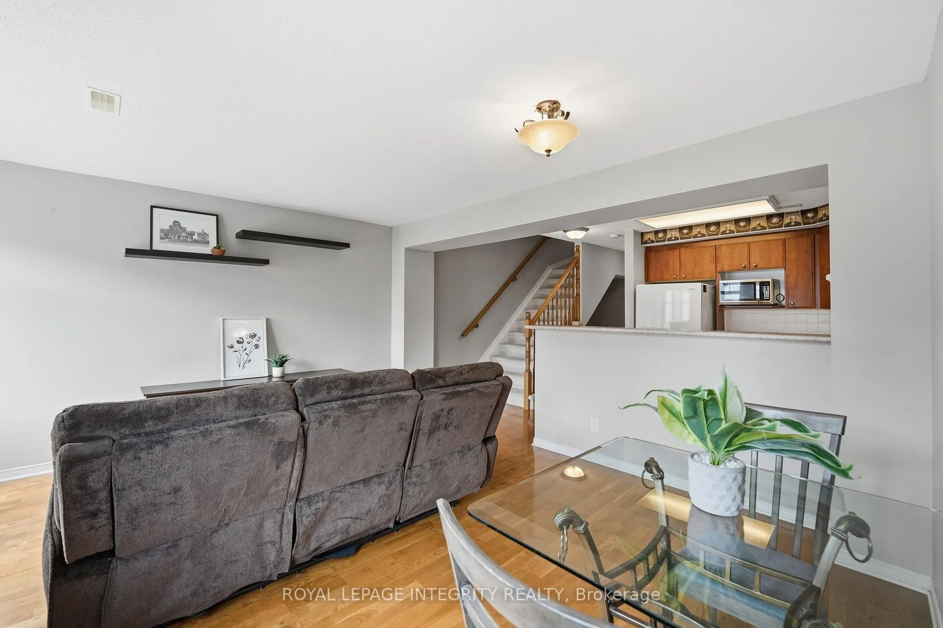 Photo 15 of Unit 11, 642 Reardon Private, Ottawa, Heron Gate/Industrial Park — HOMEH