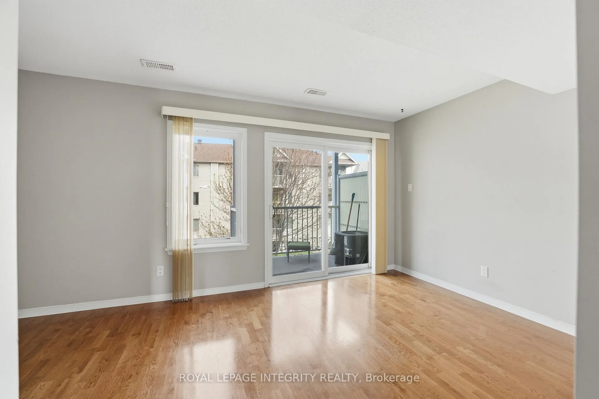 Photo 16 of Unit 11, 642 Reardon Private, Ottawa, Heron Gate/Industrial Park — HOMEH