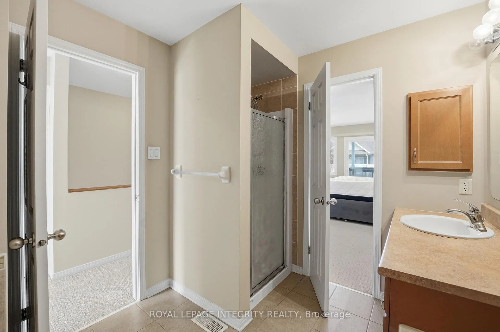 Photo 24 of Unit 11, 642 Reardon Private, Ottawa, Heron Gate/Industrial Park — HOMEH