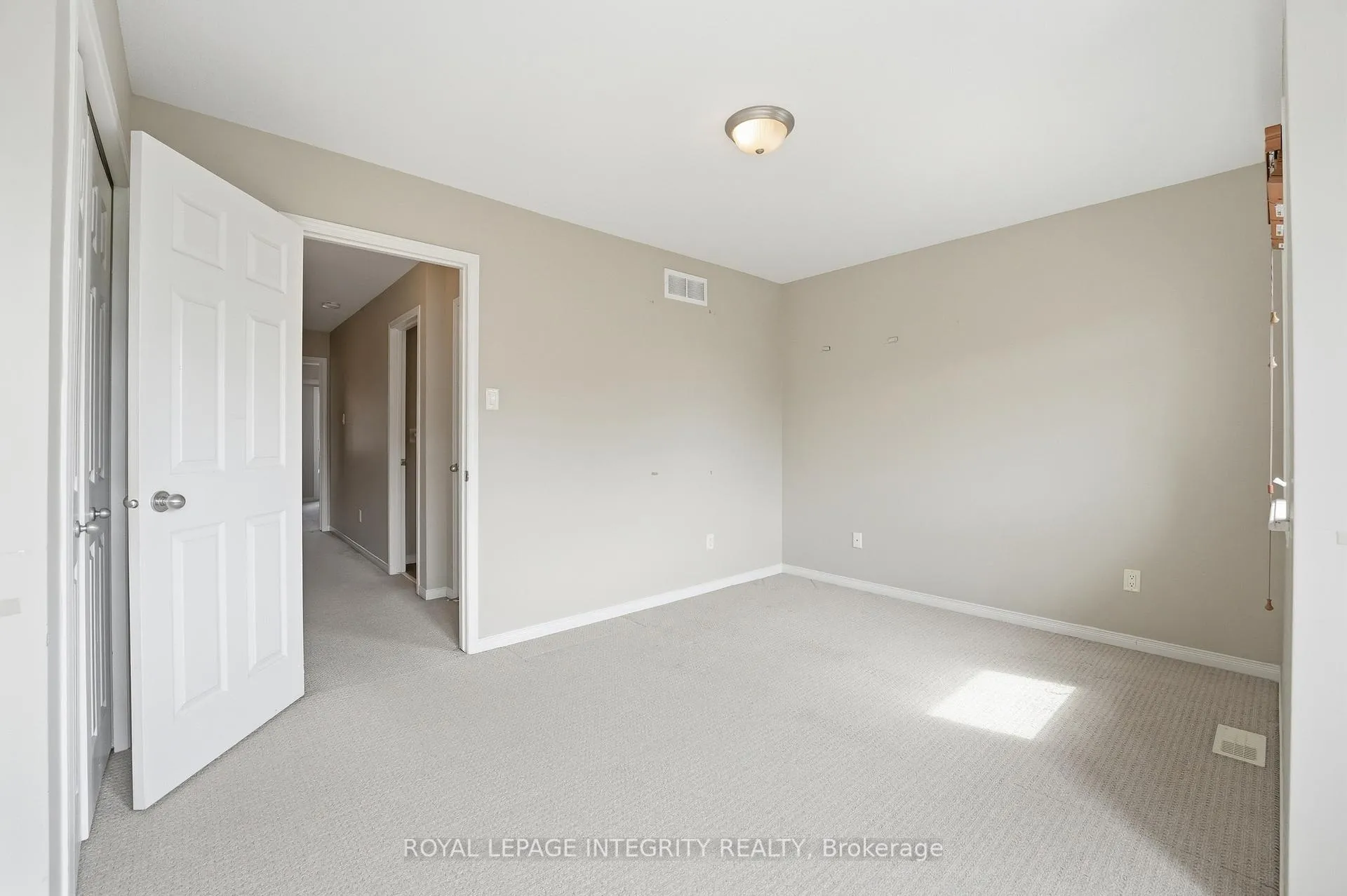 Photo 26 of Unit 11, 642 Reardon Private, Ottawa, Heron Gate/Industrial Park — HOMEH